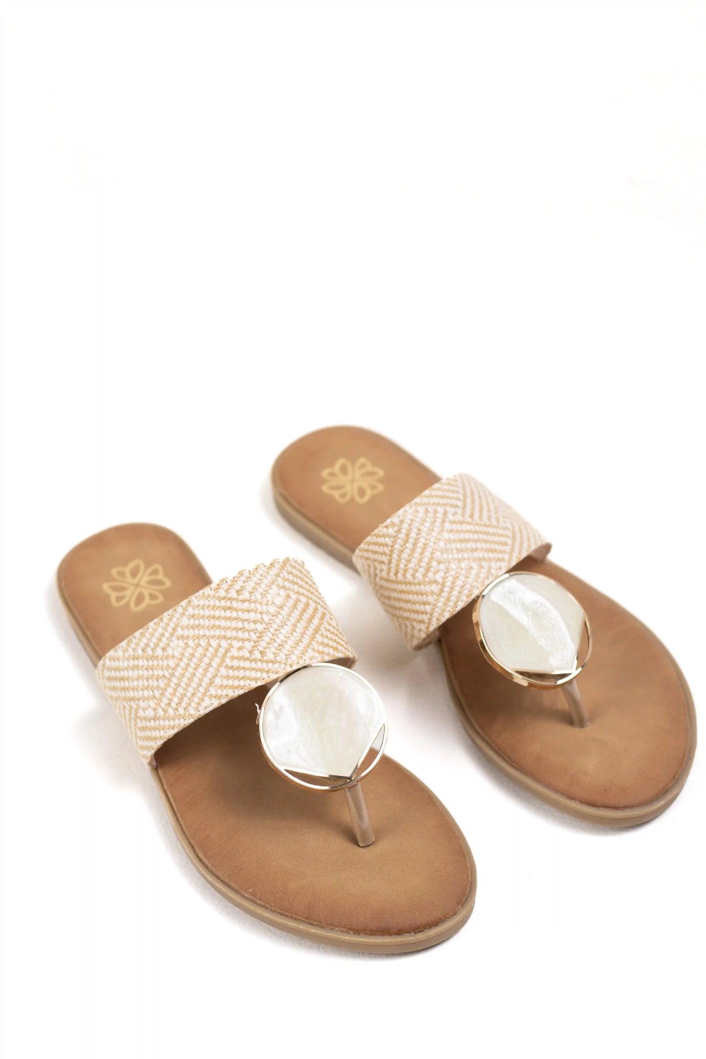 sandalias planas estilo boho con detalles de nacar y tejido multicolor color Apricot talla 41