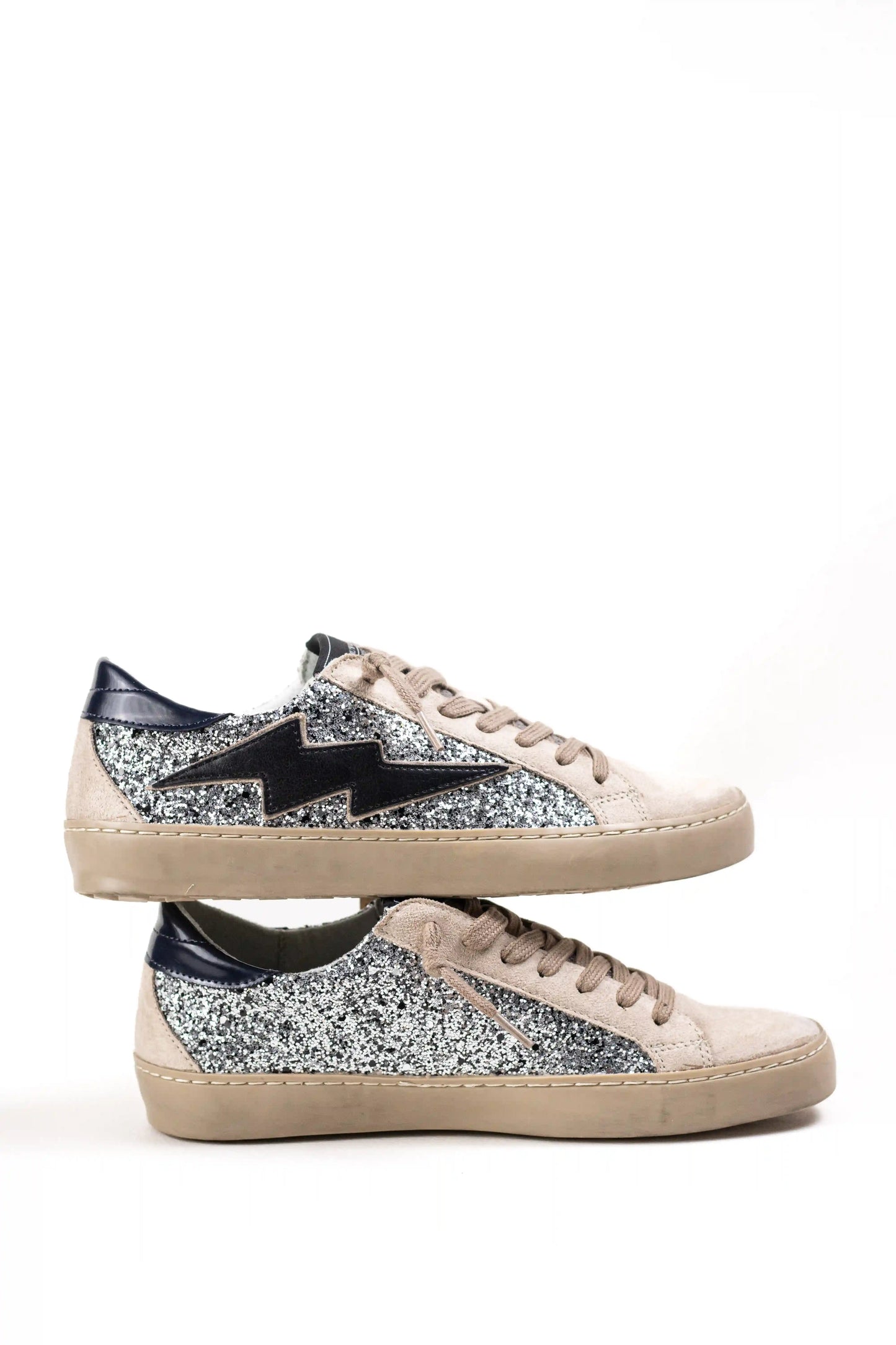 Zapatillas mujer casual urbanas con glitter, detalle rayo lateral y suela de goma cómoda para looks modernos Corina