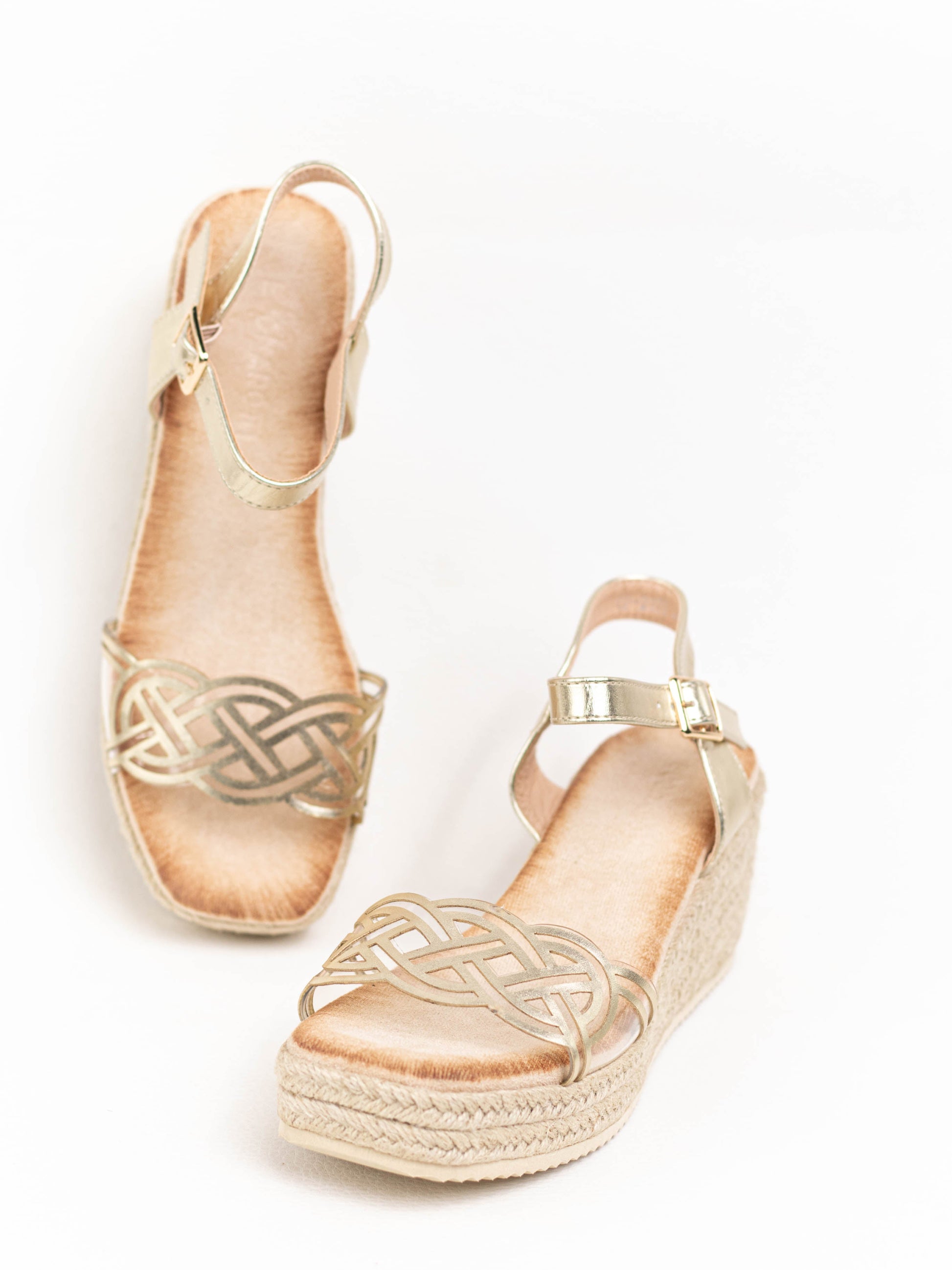 sandalias cunas pvc con hebilla Dorado 39