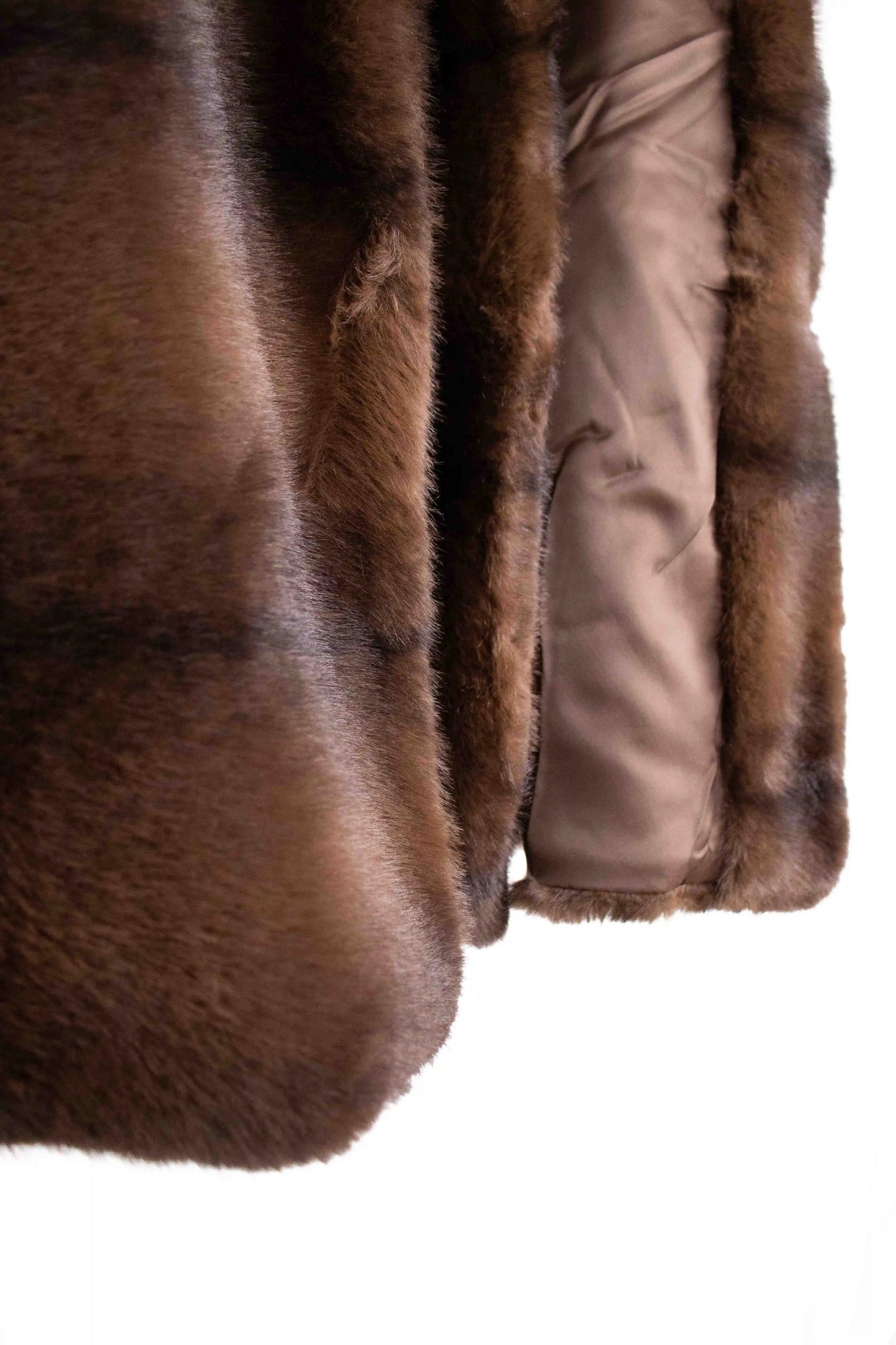 Abrigo de pelo sintético con cinturón y diseño elegante para invierno