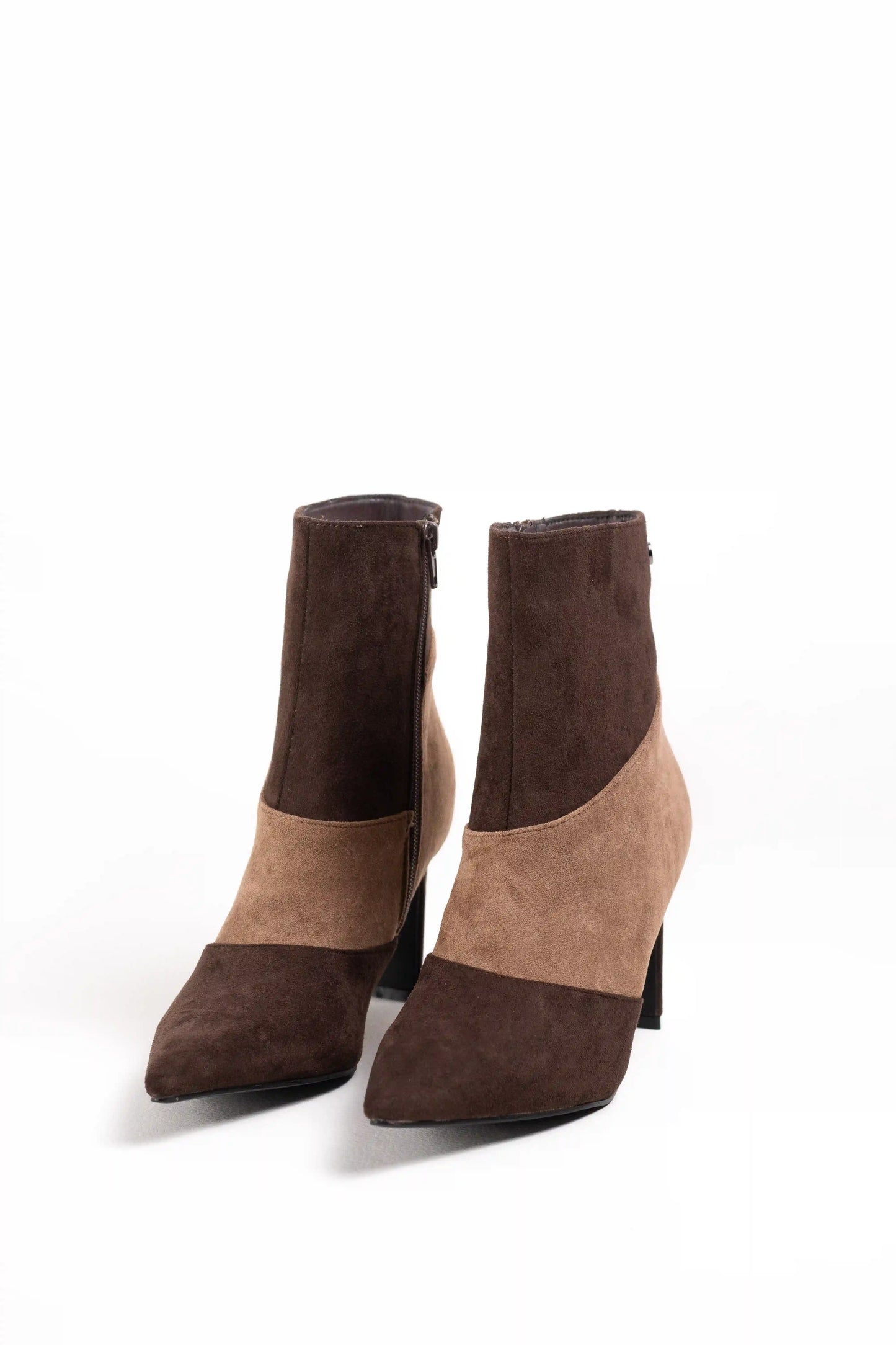 Botines bicolor de mujer con tacón alto y punta fina elegante