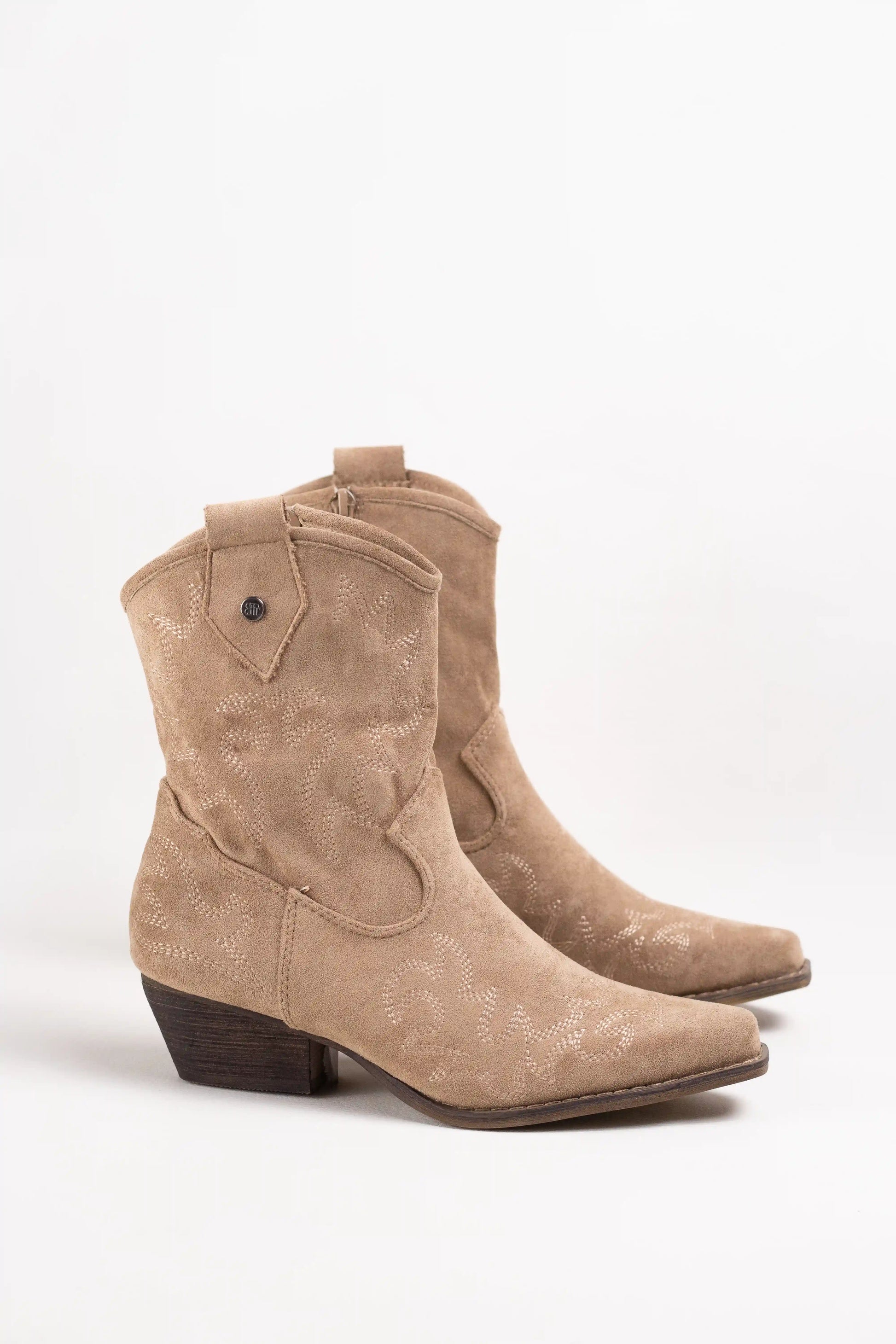 botines cowboy de serraje con bordados y tacon cubano Beige 40