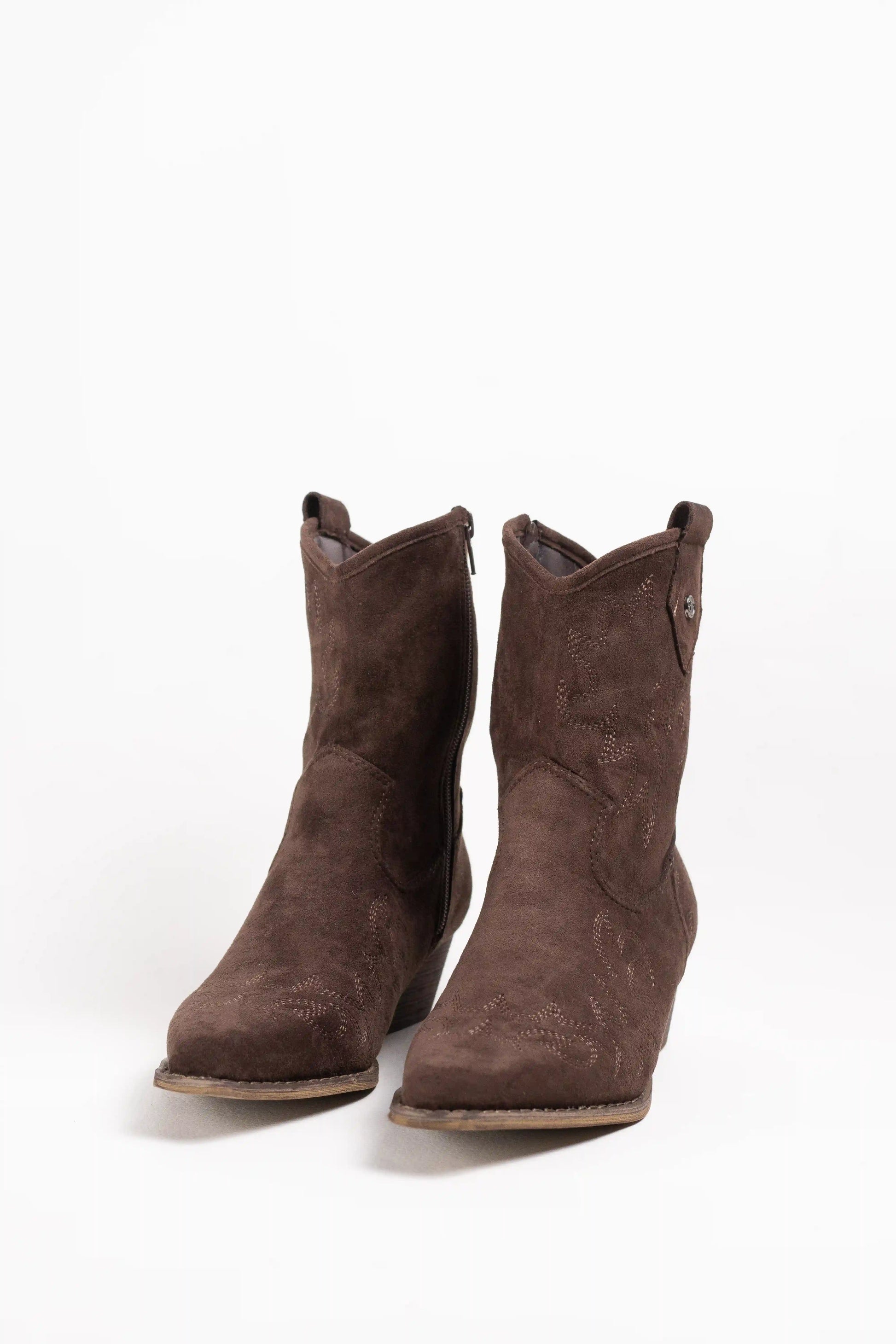 botines cowboy de serraje con bordados y tacon cubano Coffee 37