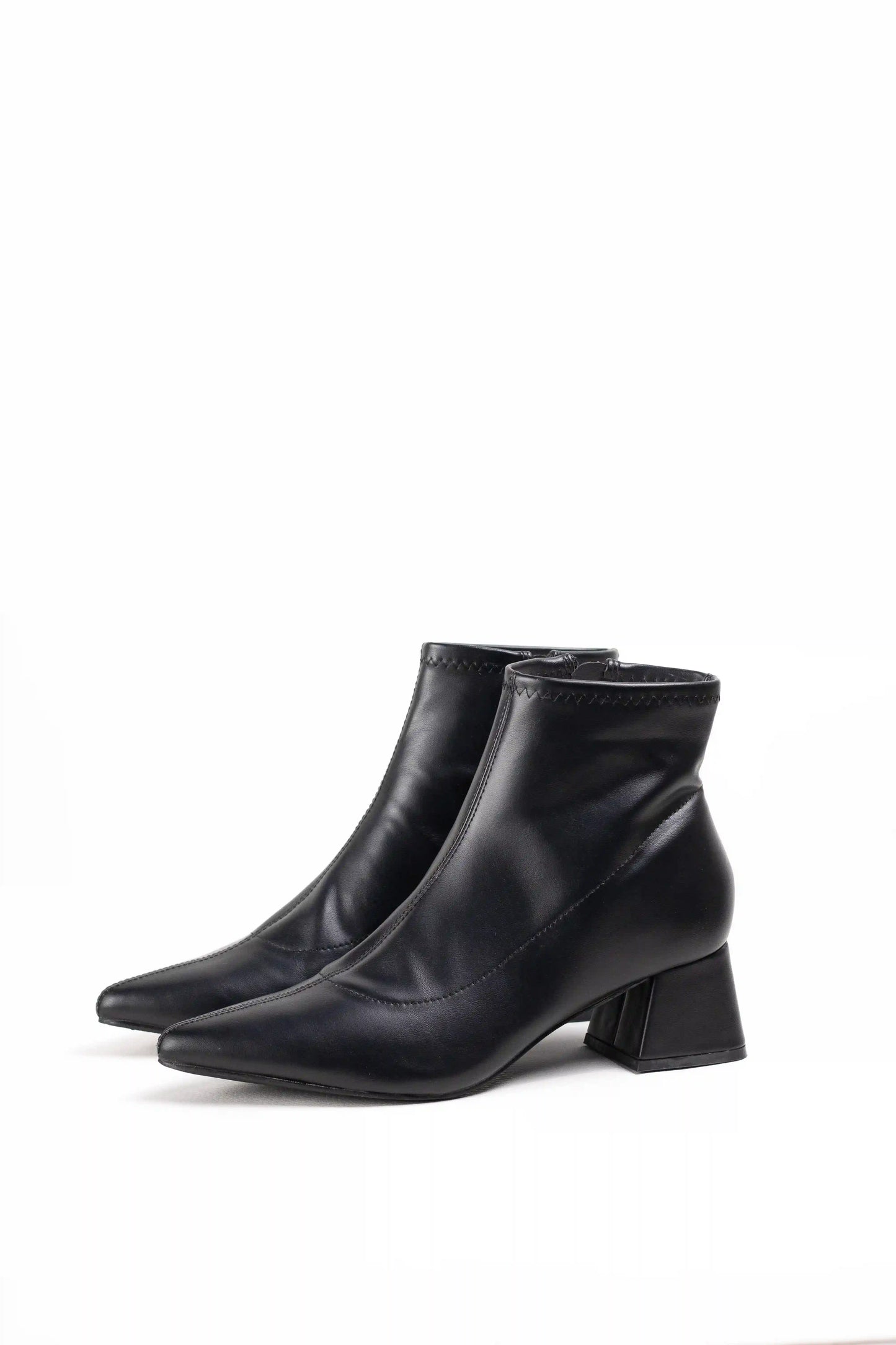 botines de media cana con punta fina y tacon geometrico Negro 36