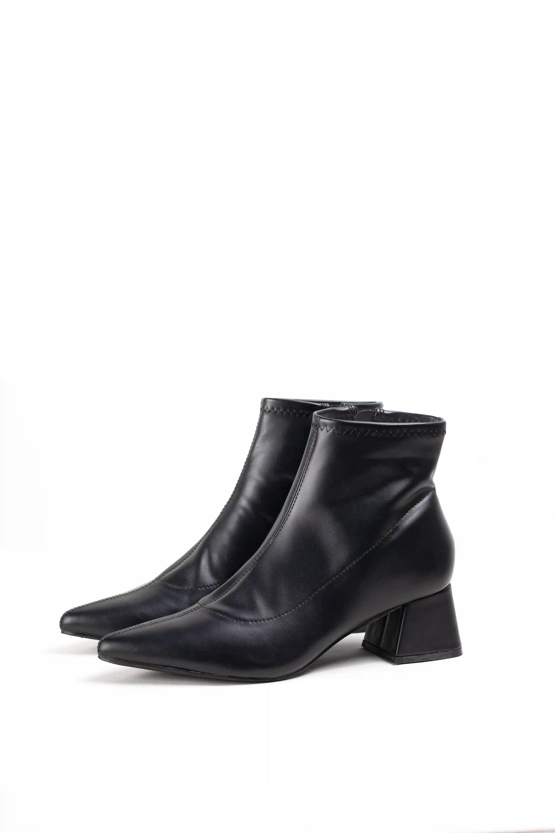 botines de media cana con punta fina y tacon geometrico Negro 36