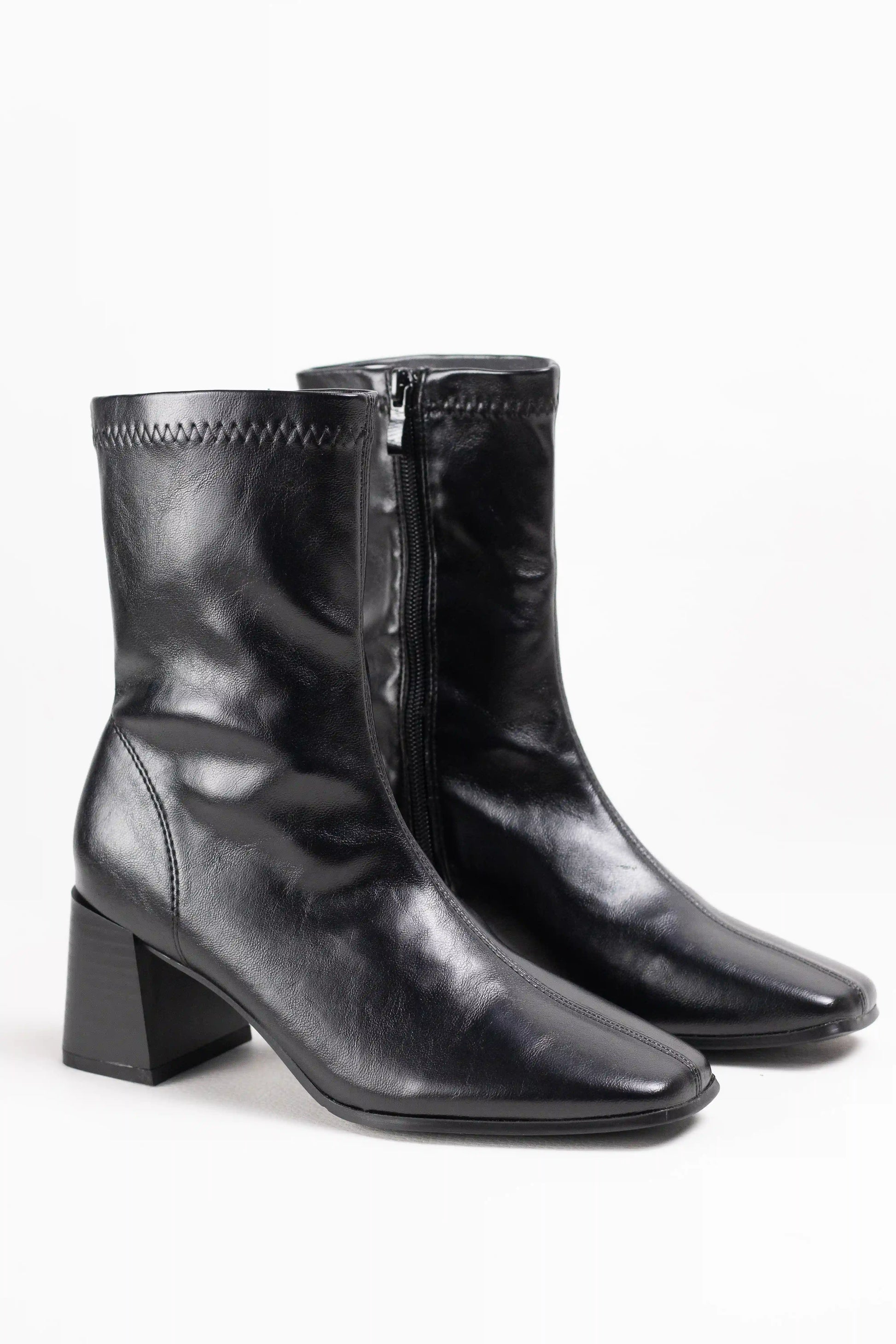 botines de piel sintetica con cana media punta fina y tacon ancho estable black 39