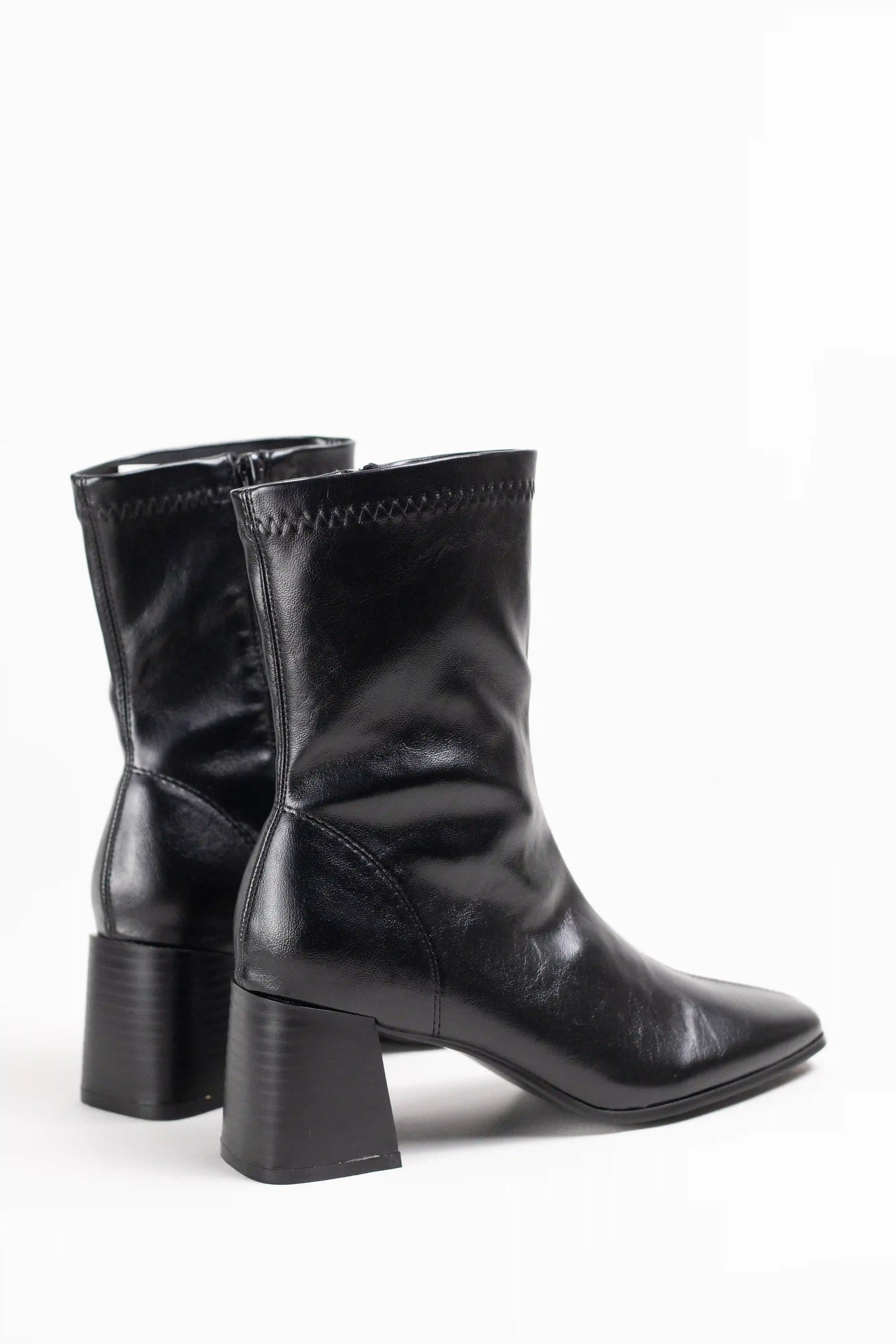 botines de piel sintetica con cana media punta fina y tacon ancho estable black 40