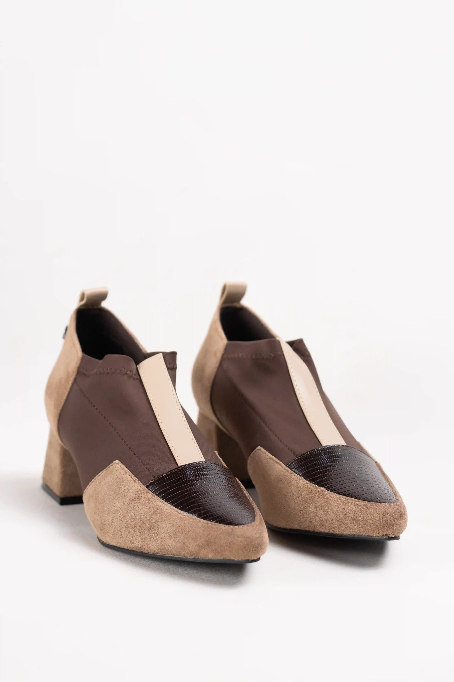 Botines de Tacón Medio con Contraste de Texturas y Punta Afilada