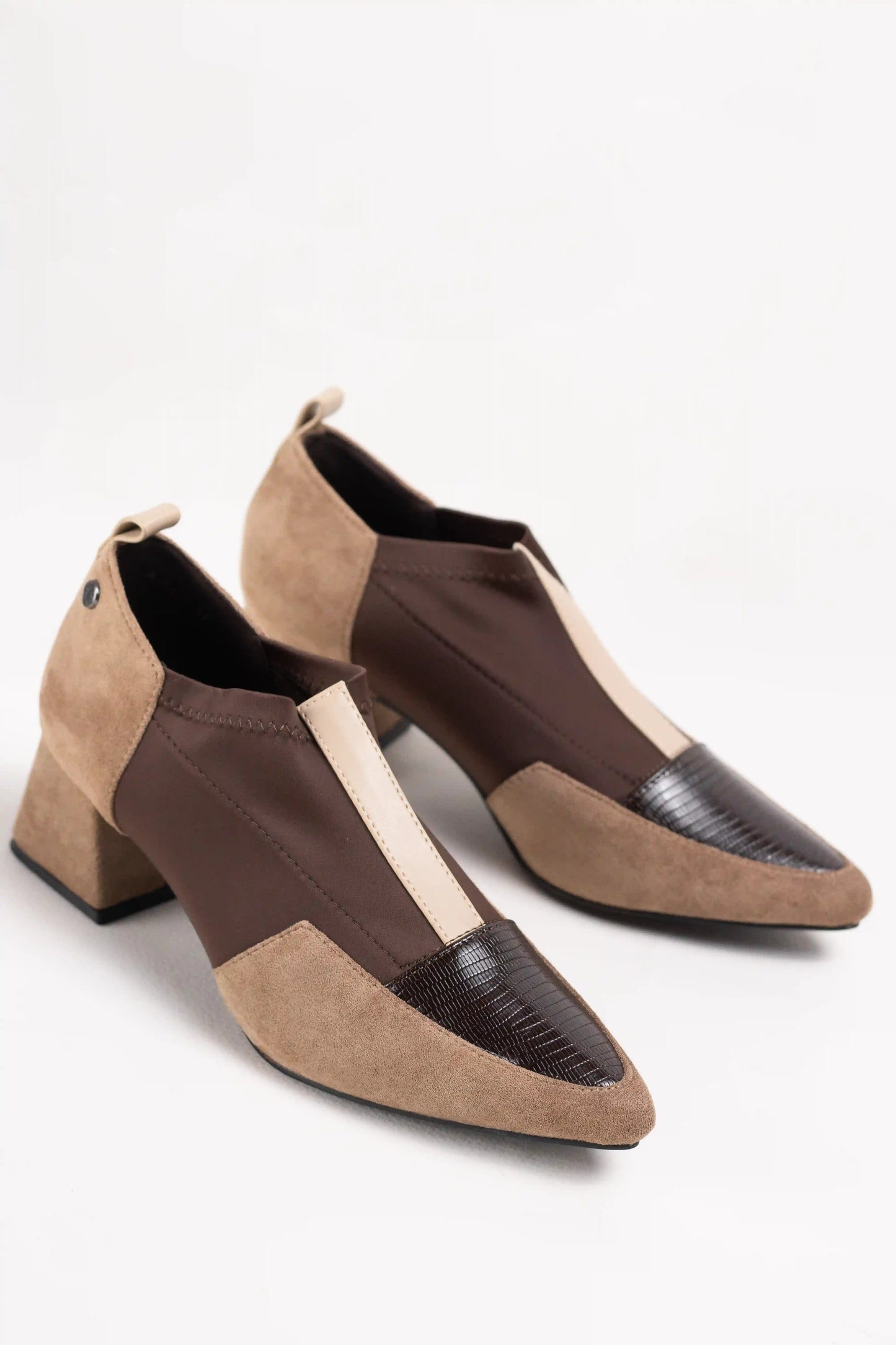 Botines de Tacón Medio con Contraste de Texturas y Punta Afilada