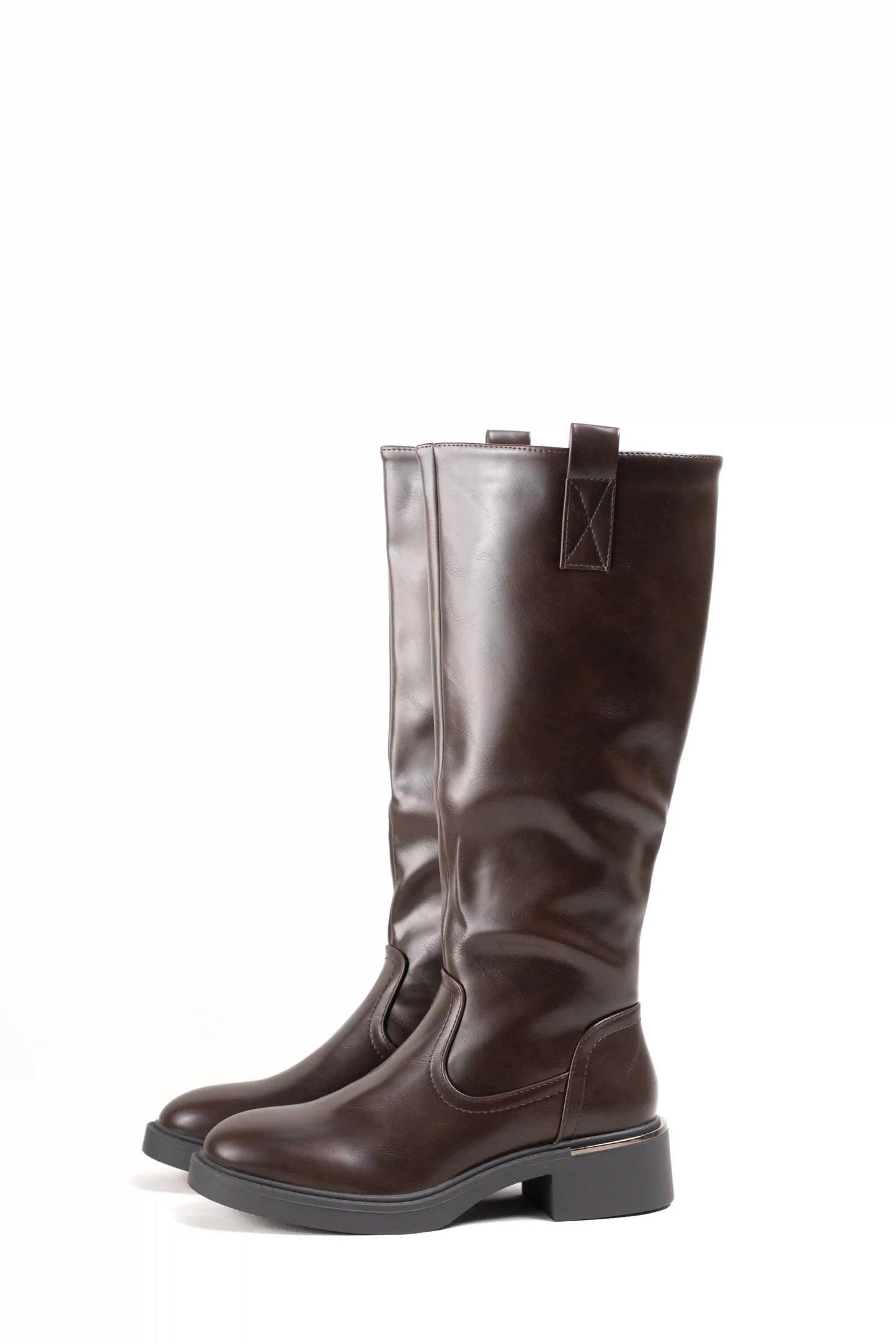 bota alta marron oscuro de piel sintetica con suela track y tacon bajo Marrón 36