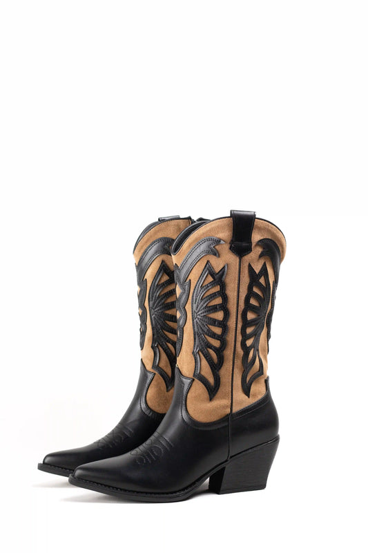 Botas Cowboy Bicolor Negro y Camel con Recortes de Mariposa y Tacón Alto