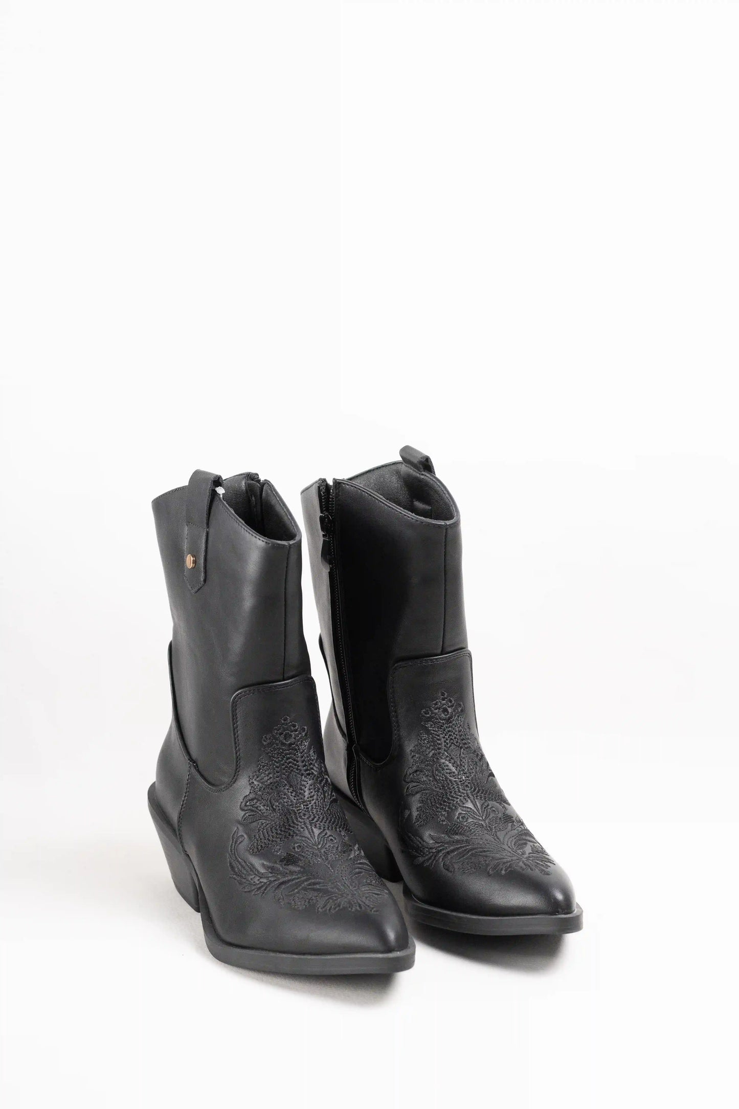Botines cowboy mujer negras con bordado y tacón bajo