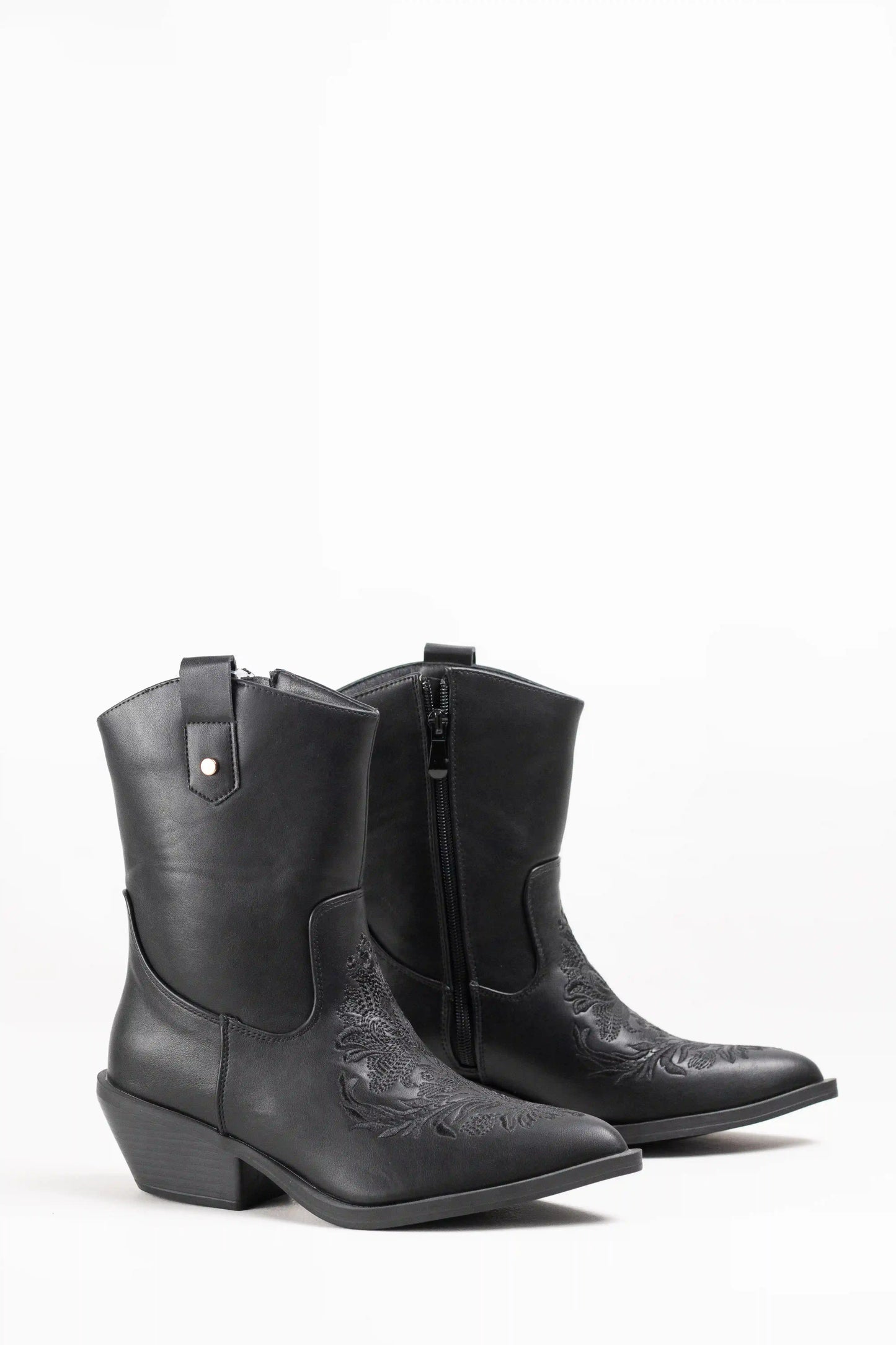 Botines cowboy mujer negras con bordado y tacón bajo
