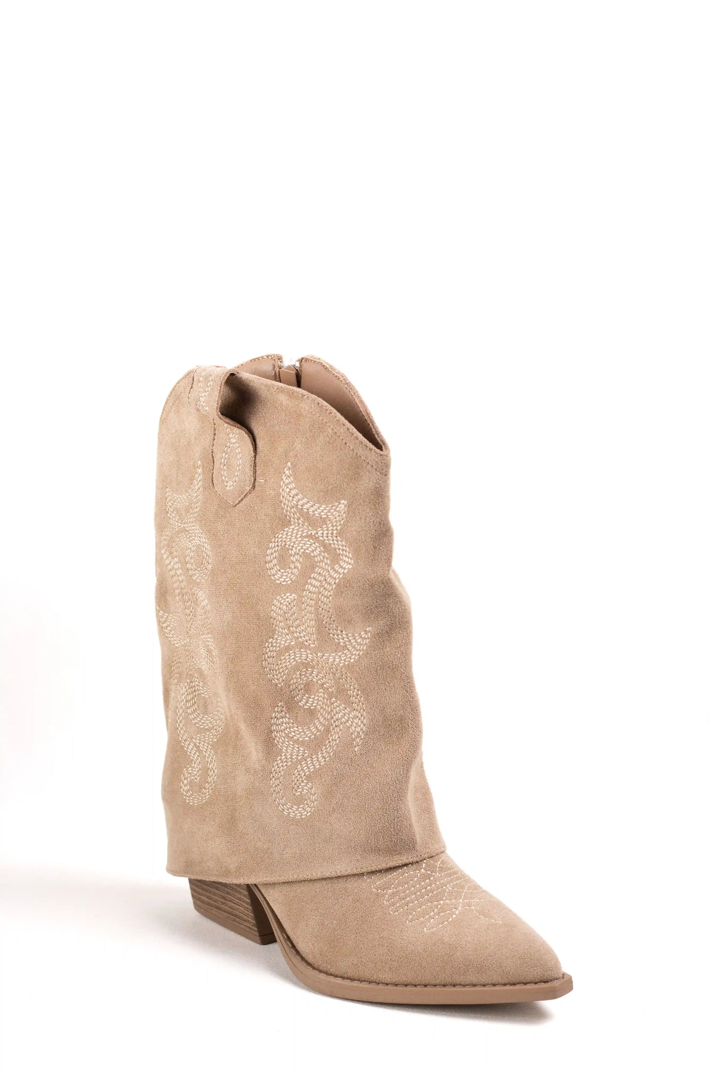 Botas cowboy estilo pantalón con bordados