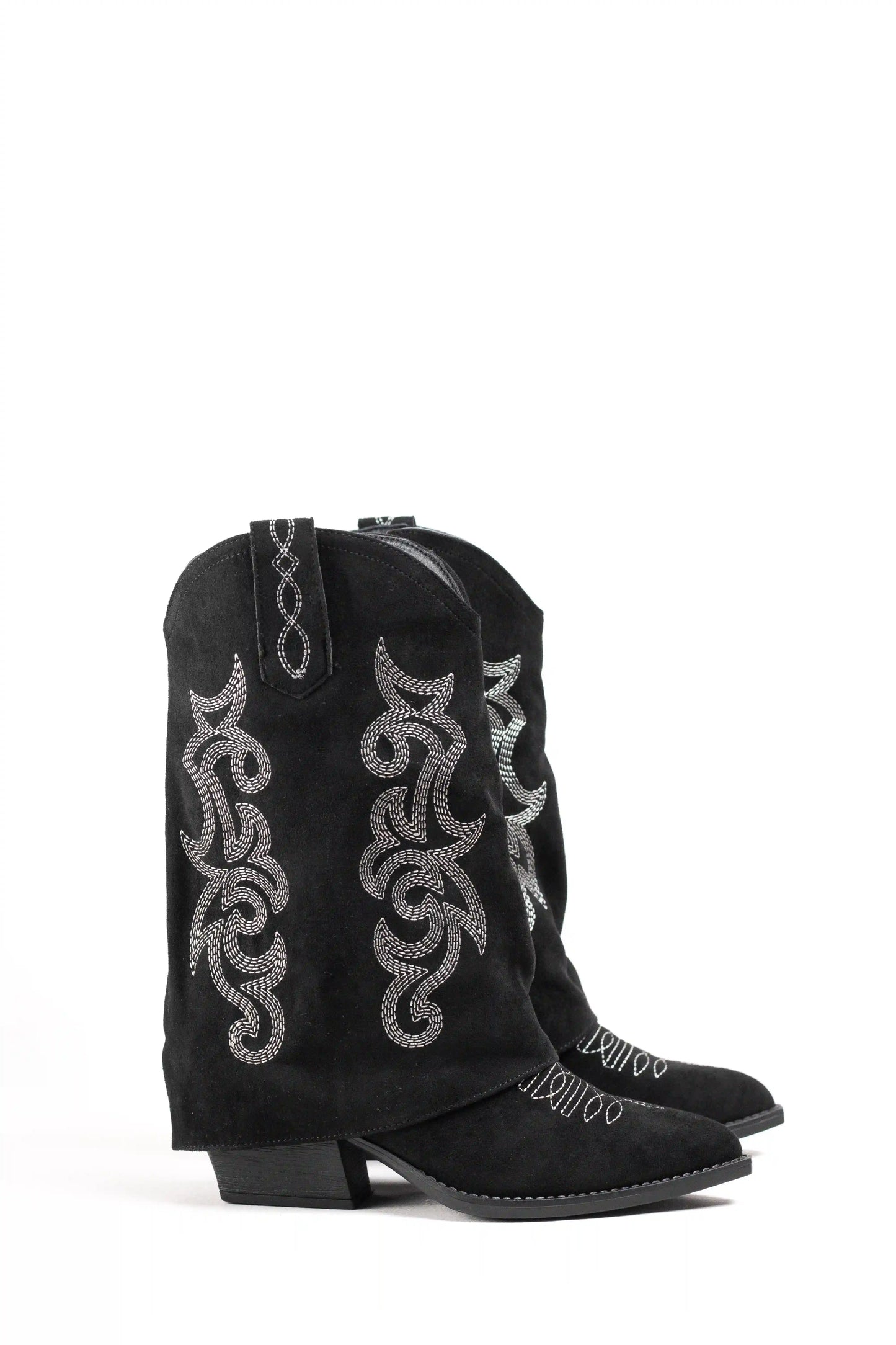 Botas cowboy estilo pantalón con bordados