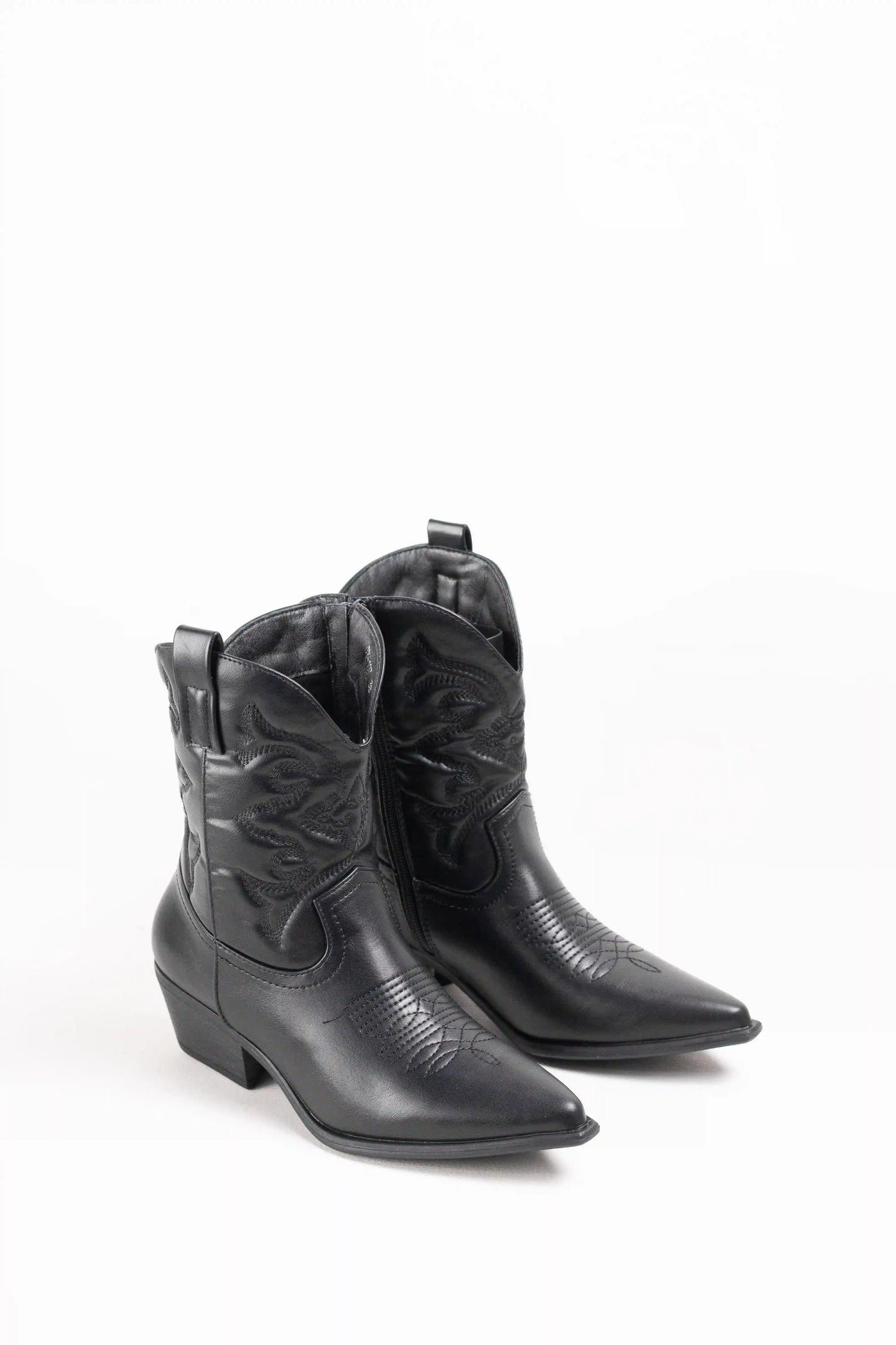 Botines cowboy mujer negros acolchados con tacón bajo y bordados