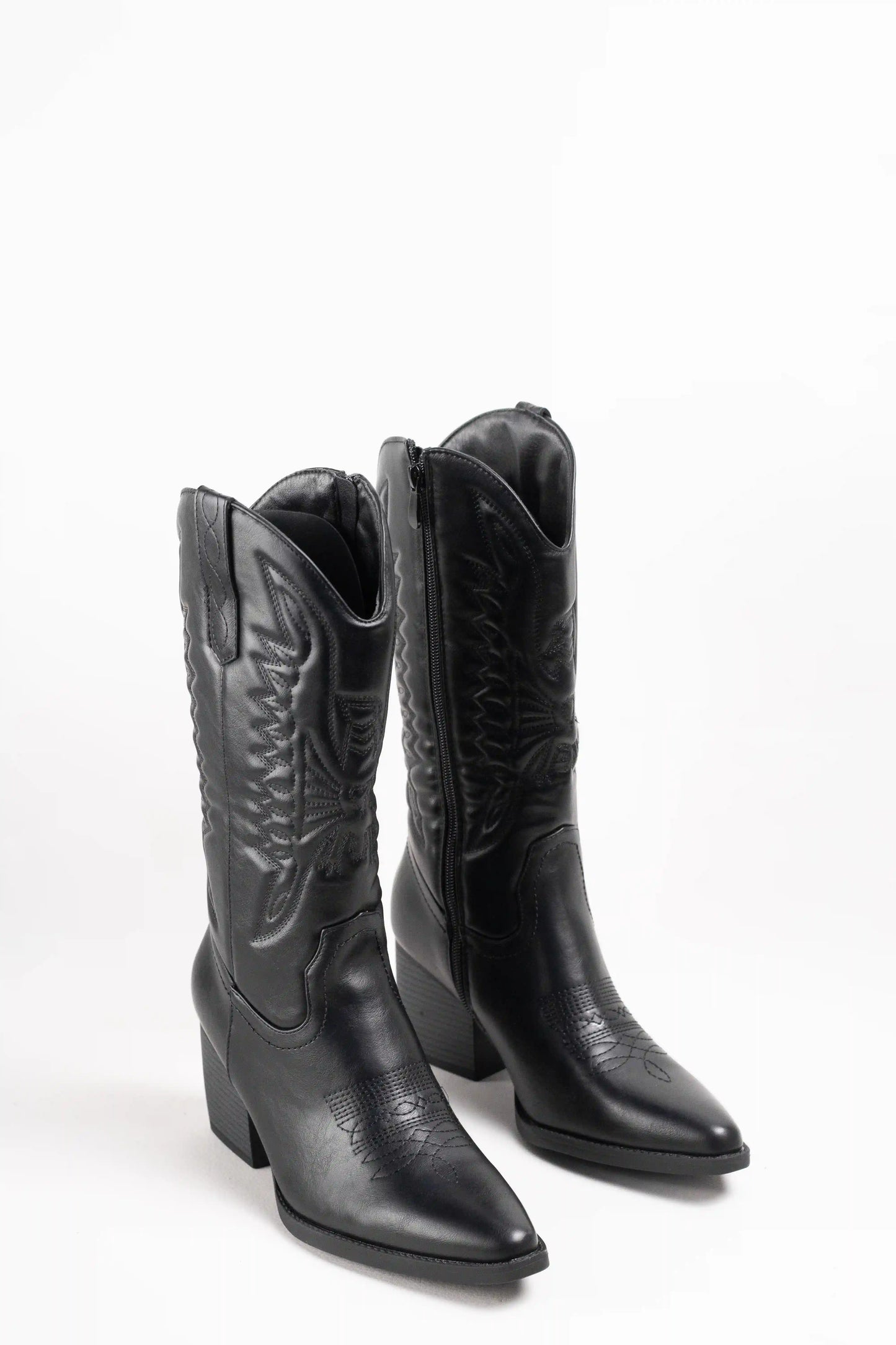 Botas cowboy acolchadas negras con bordados y tacón ancho