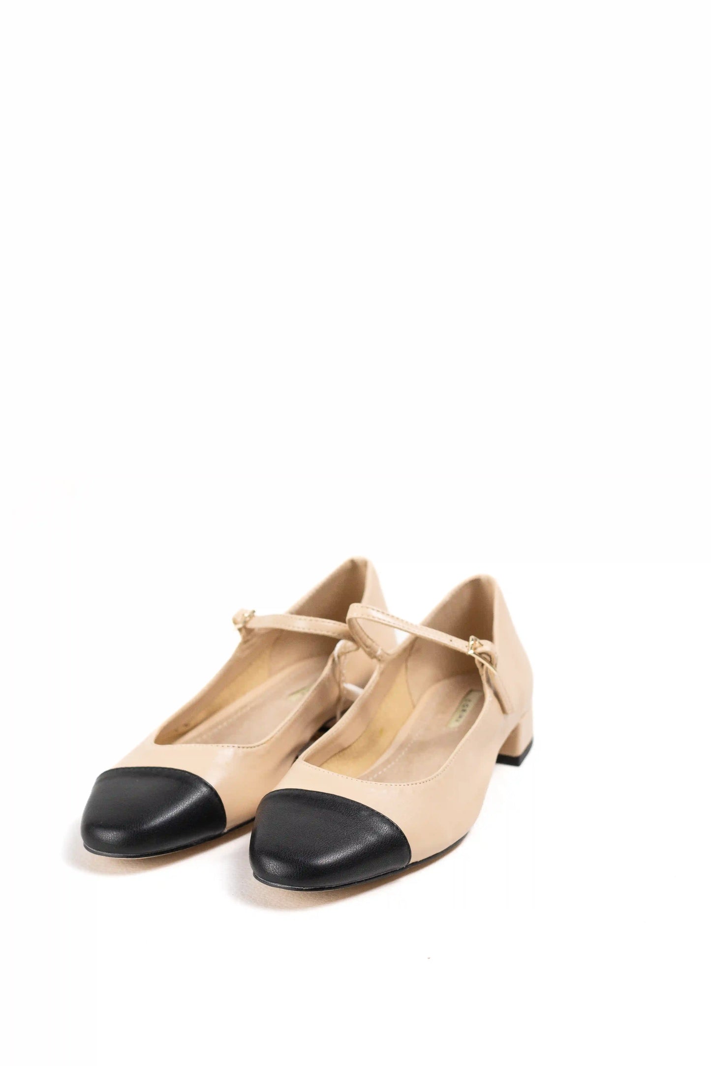 Bailarinas tipo Mary jane mujer nude con punta negra y pulsera ajustable Corina