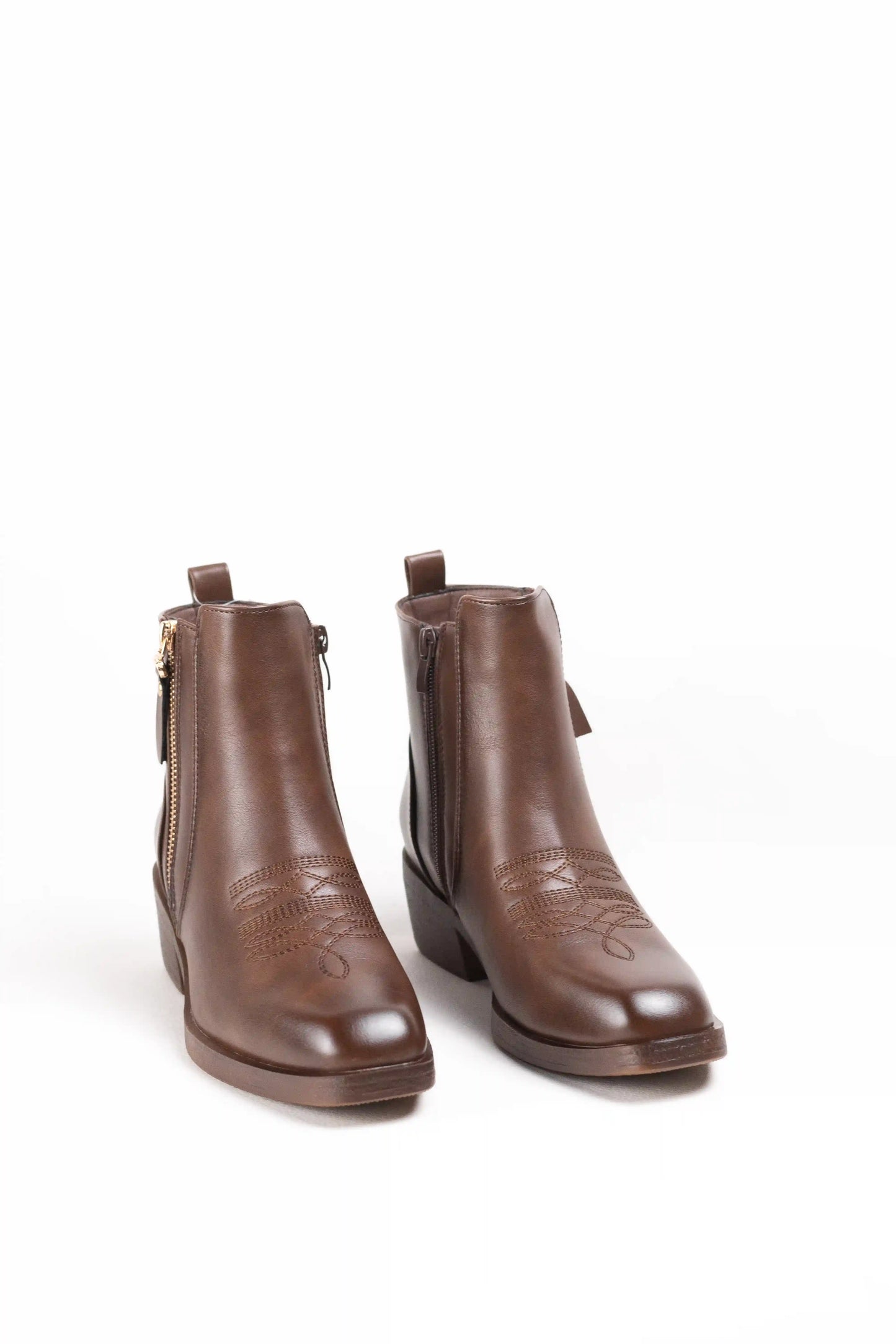 Botín mujer cowboy estilo campero western de piel vegana y tacón bajo