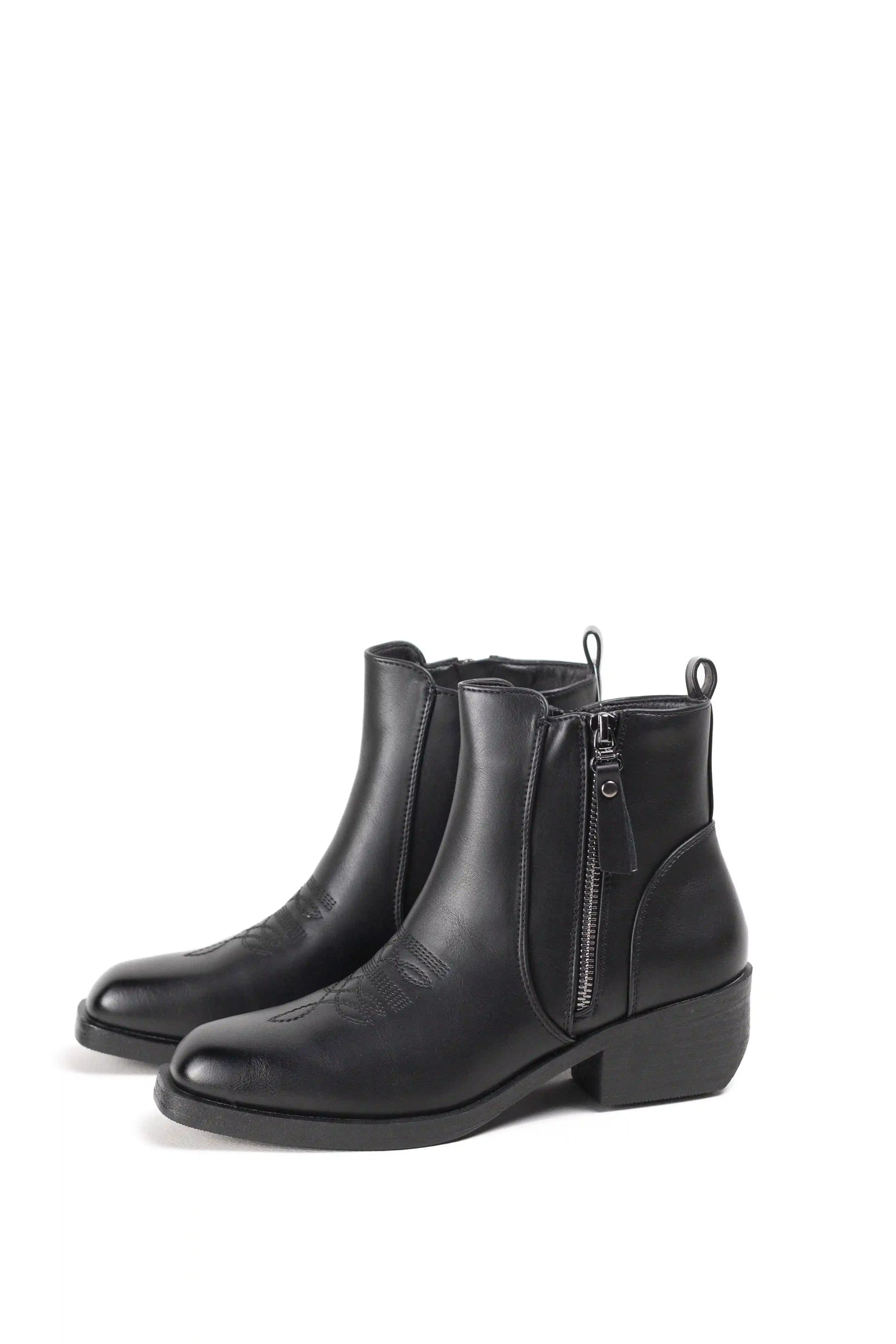 Botín mujer cowboy estilo campero western de piel vegana y tacón bajo