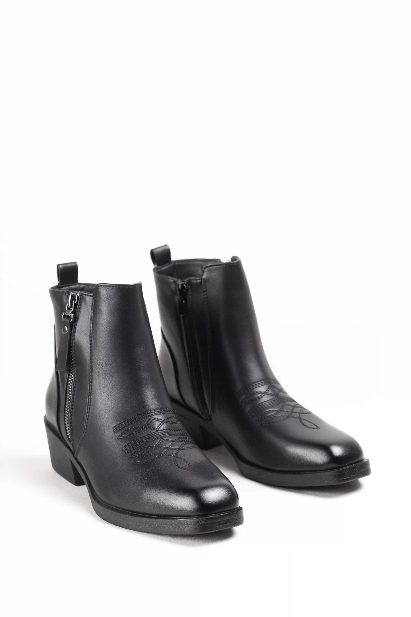 Botín mujer cowboy estilo campero western de piel vegana y tacón bajo