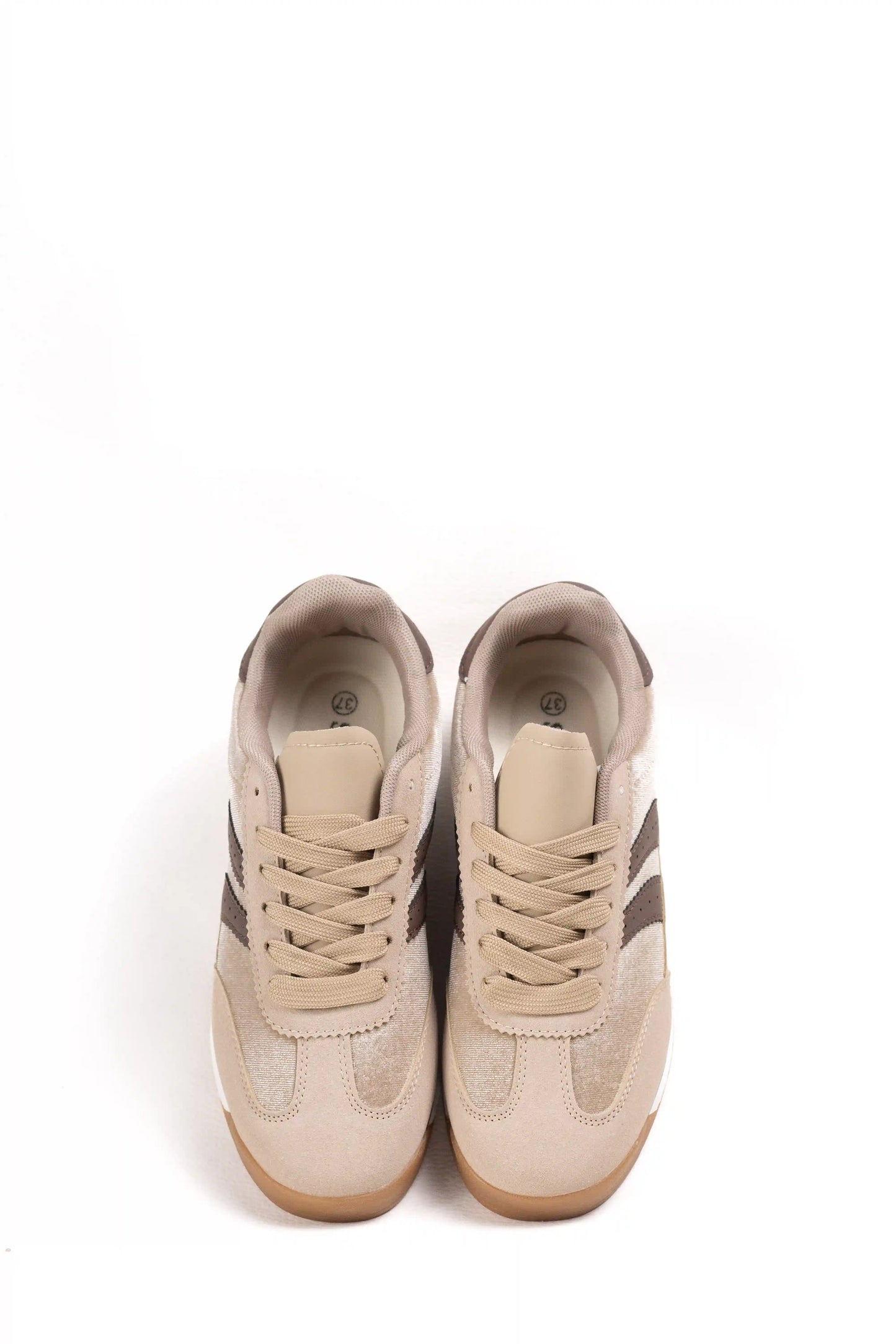 Zapatillas deportivas retro estilo 70s con suela dentada