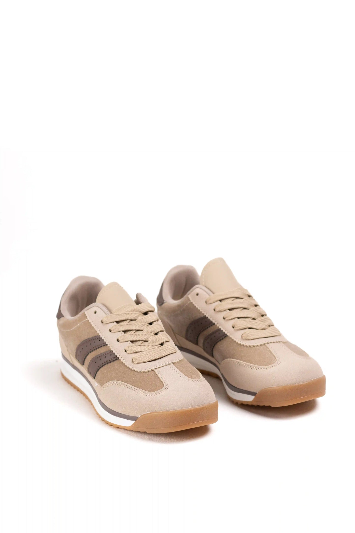 Zapatillas deportivas retro estilo 70s con suela dentada