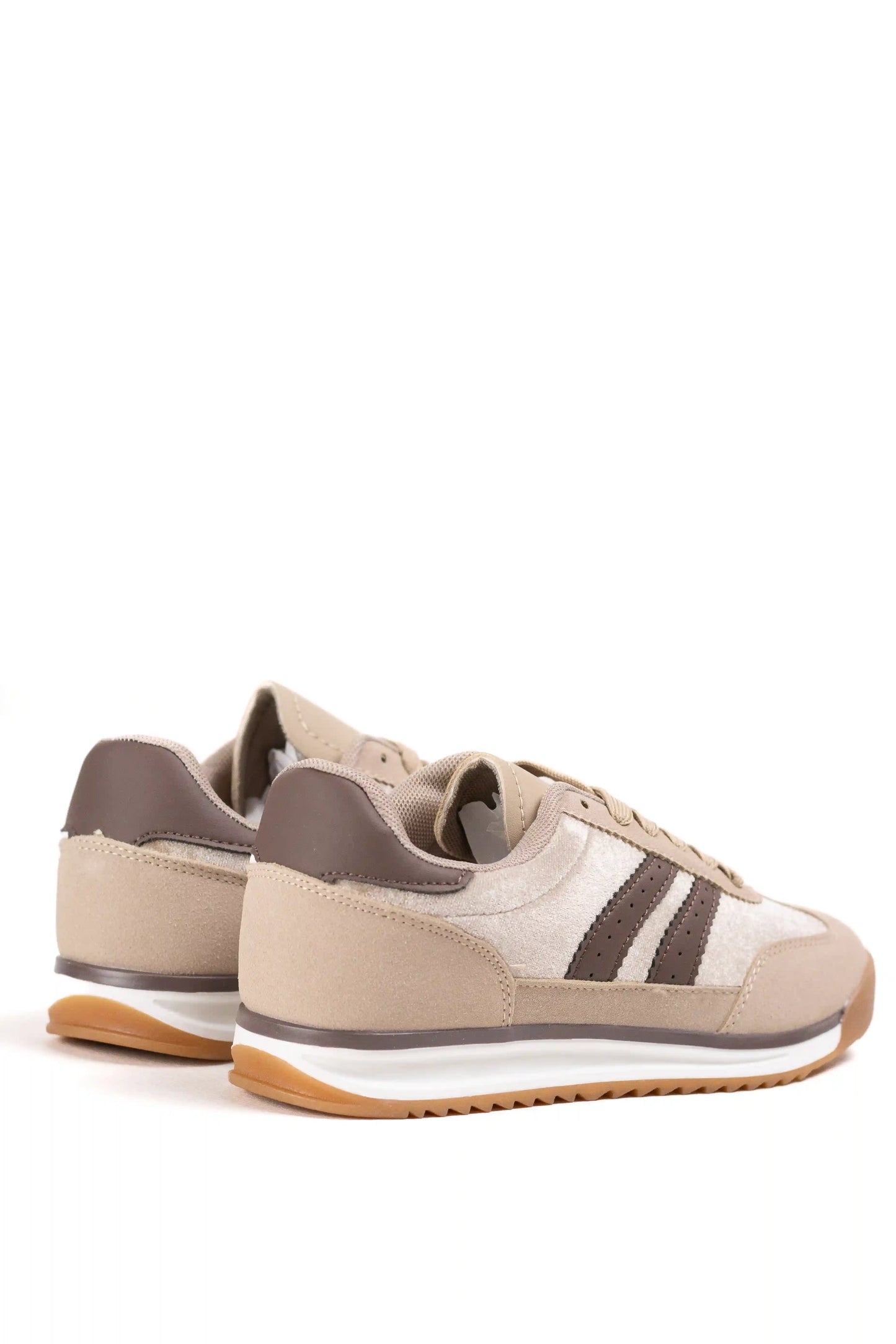 Zapatillas deportivas retro estilo 70s con suela dentada