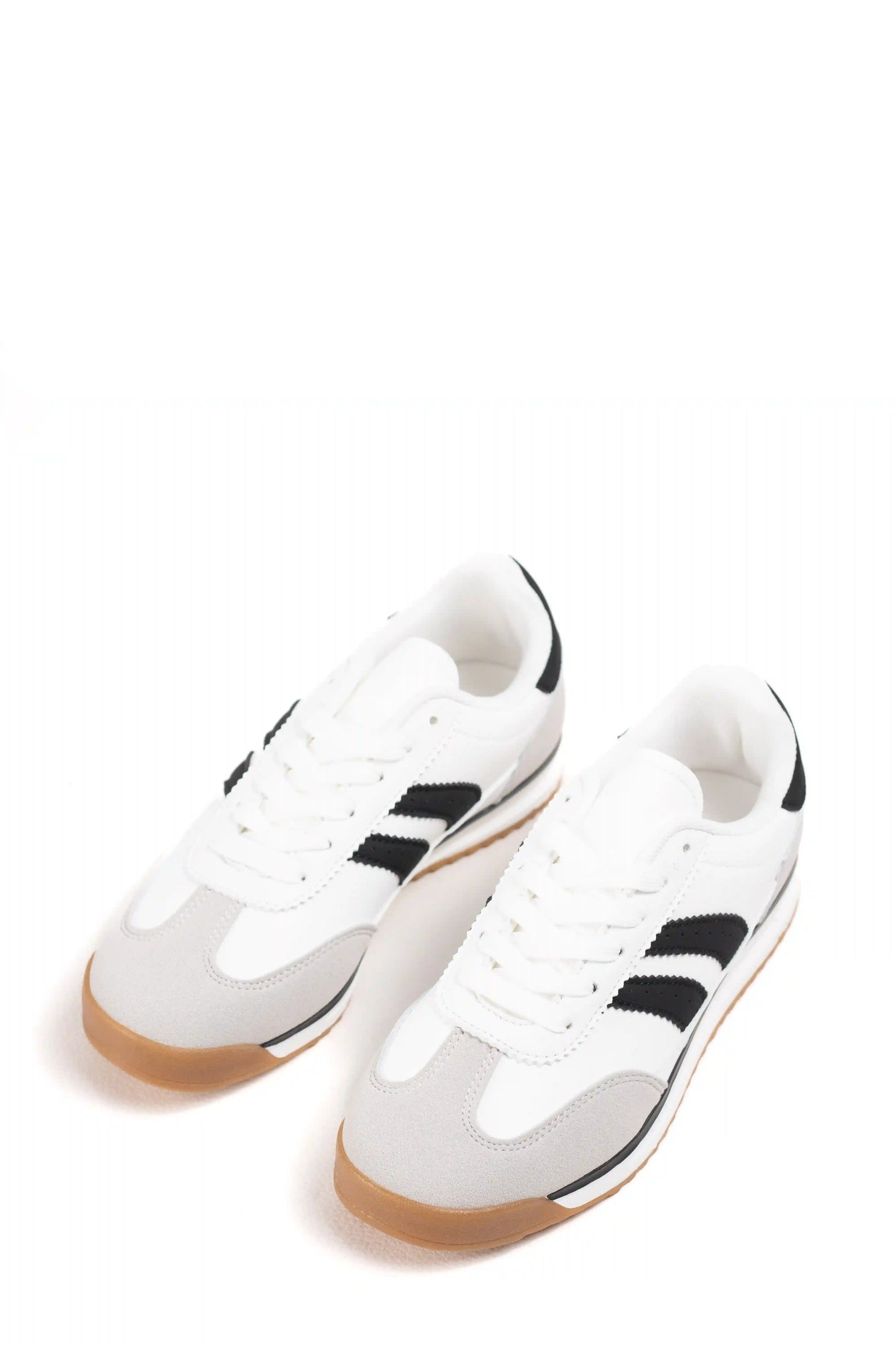 Zapatillas deportivas retro estilo 70s con suela dentada