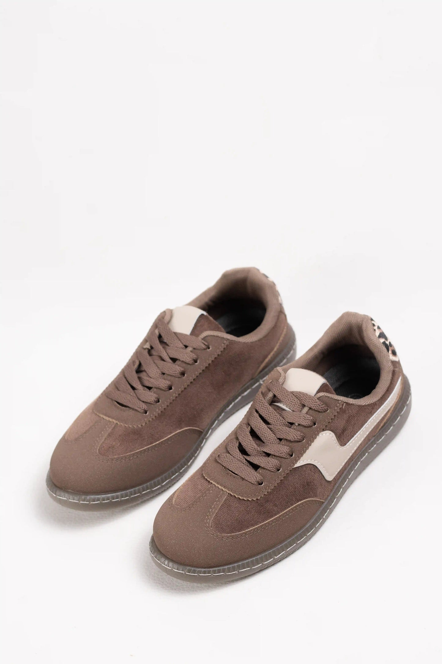 Zapatilla urbana mujer detalle animal print y suela antideslizante