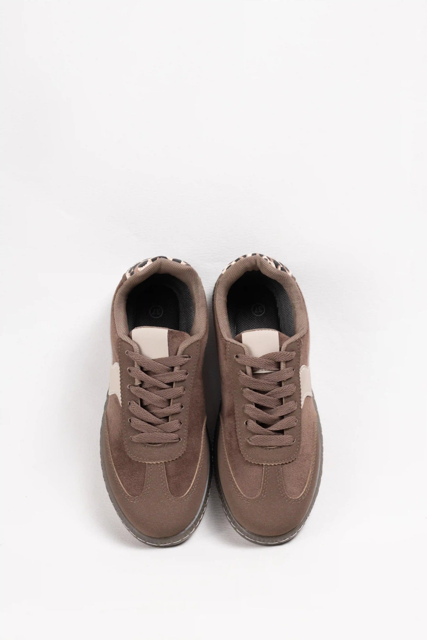 Zapatilla urbana mujer detalle animal print y suela antideslizante