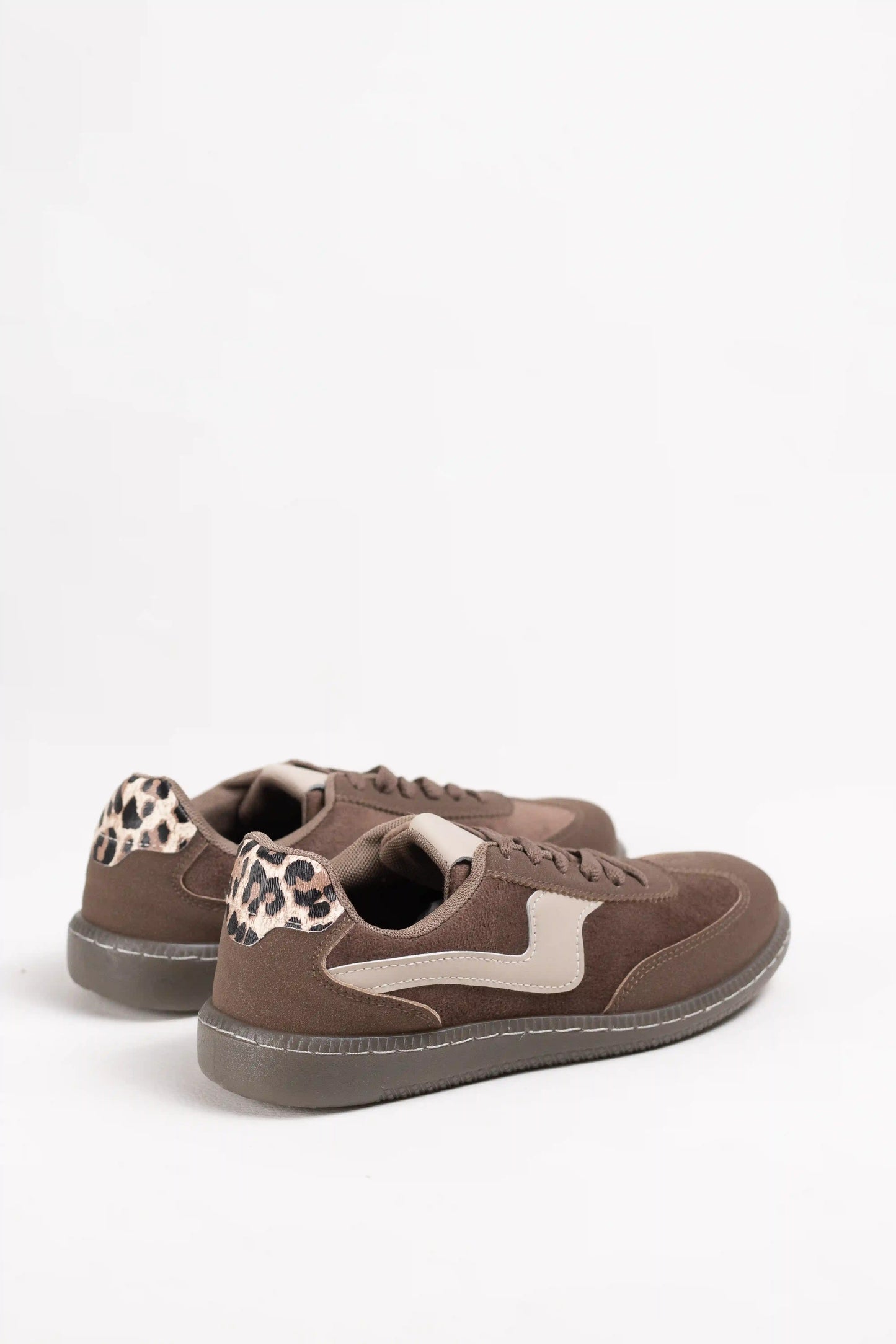 Zapatilla urbana mujer detalle animal print y suela antideslizante