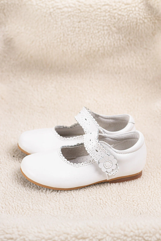 bailarina blanca de piel sintetica estilo merceditas tira troquelada y detalle de flor ideal para comunion Blanco 26