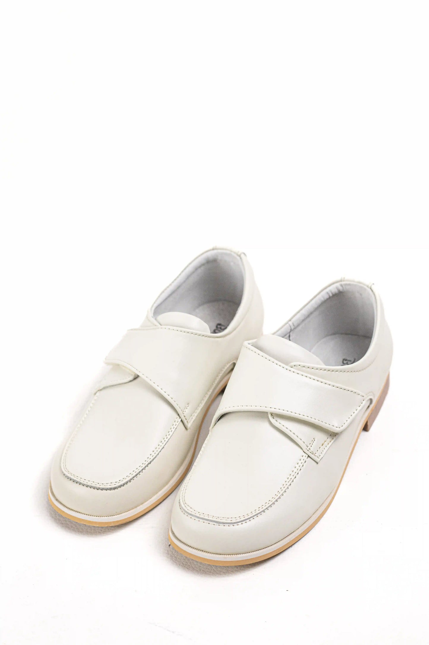 zapato mocasin infantil juvenil de piel sintetica puntera recta cierre de velcro y suela plana Beige 37