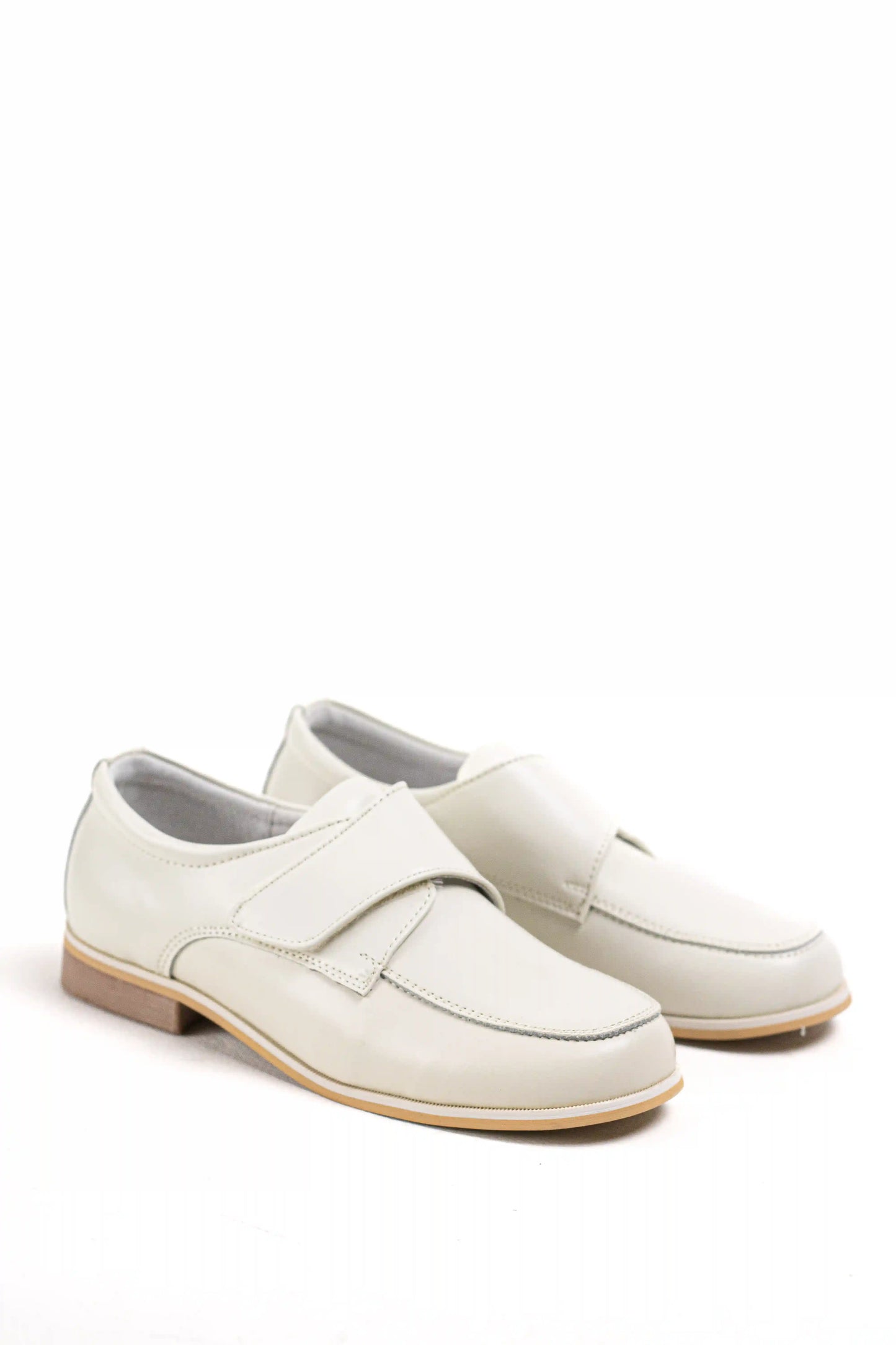 zapato mocasin infantil juvenil de piel sintetica puntera recta cierre de velcro y suela plana Beige 38
