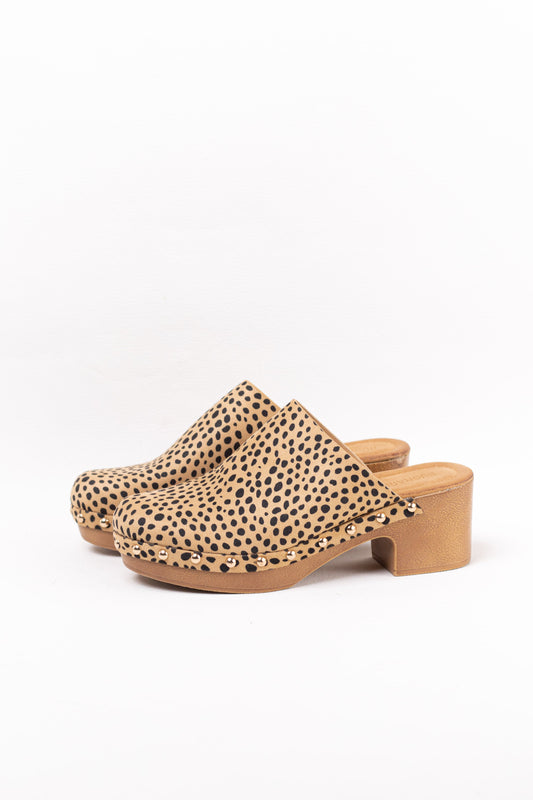 zuecos plataforma con estampado leopardo Camel 36