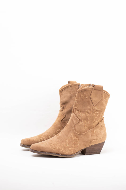 botines cowboy con tacon bajito Camel 37