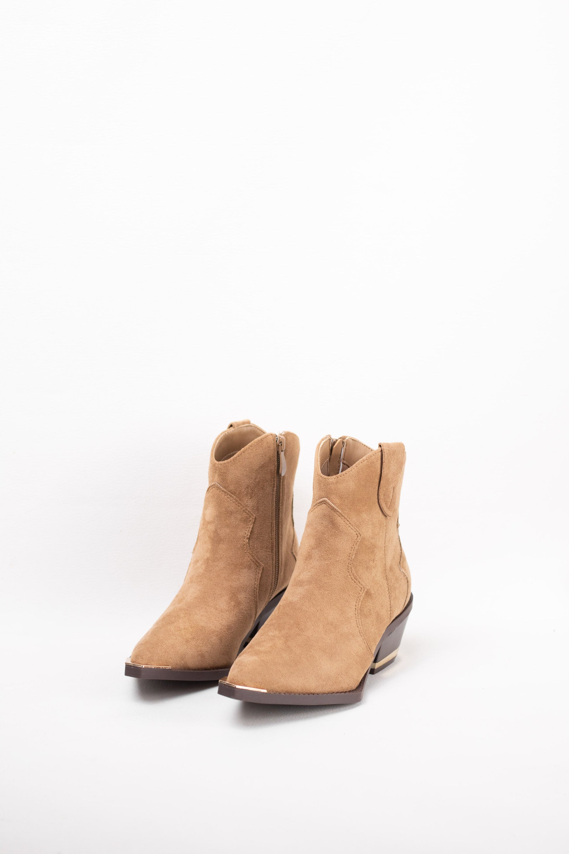 botines cowboy mujer con tacon bajo con detalle metalico Camel 39