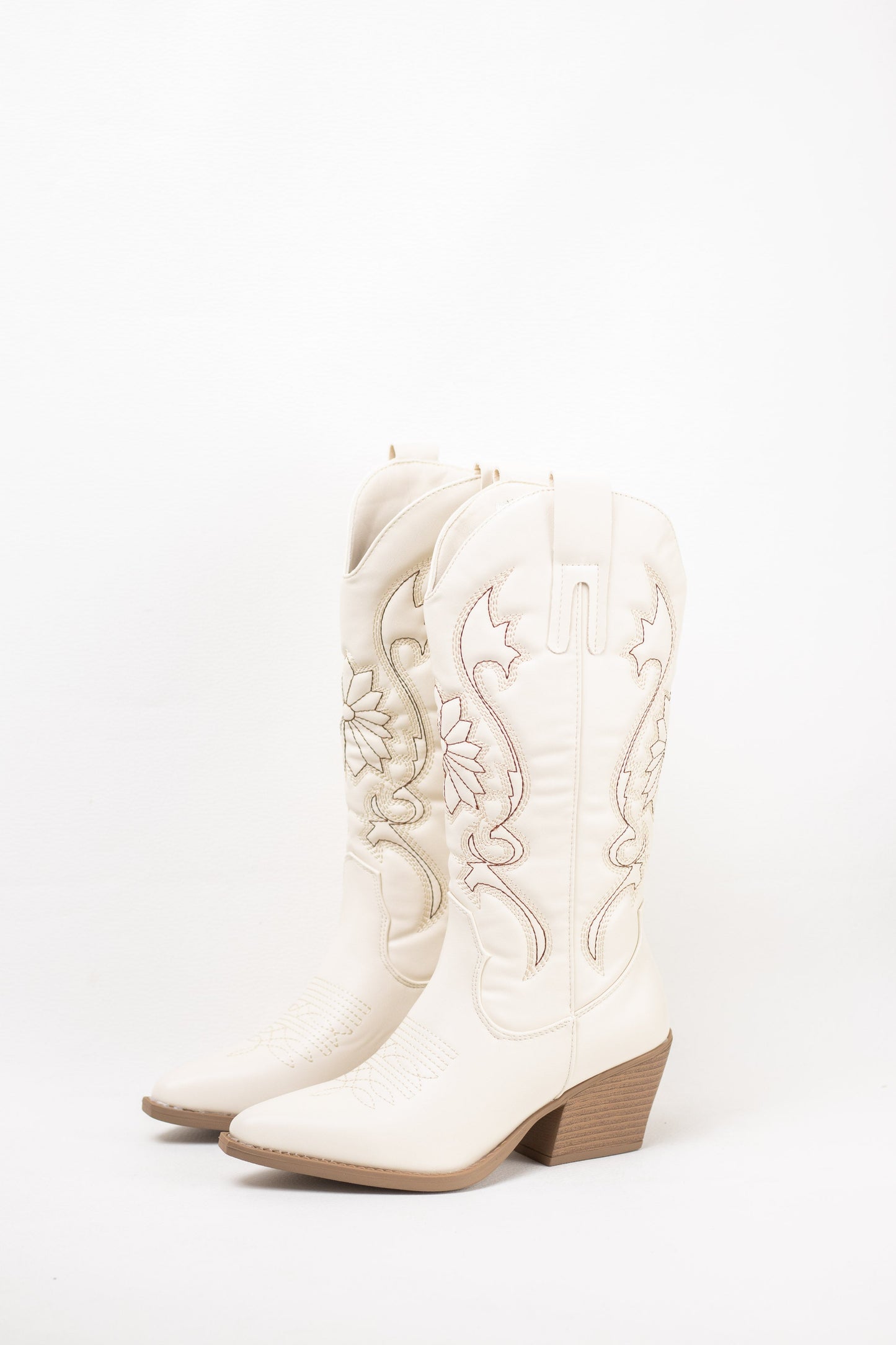 botas cowboy camperas con costuras en contraste con tacon gordo 2 Beige 36