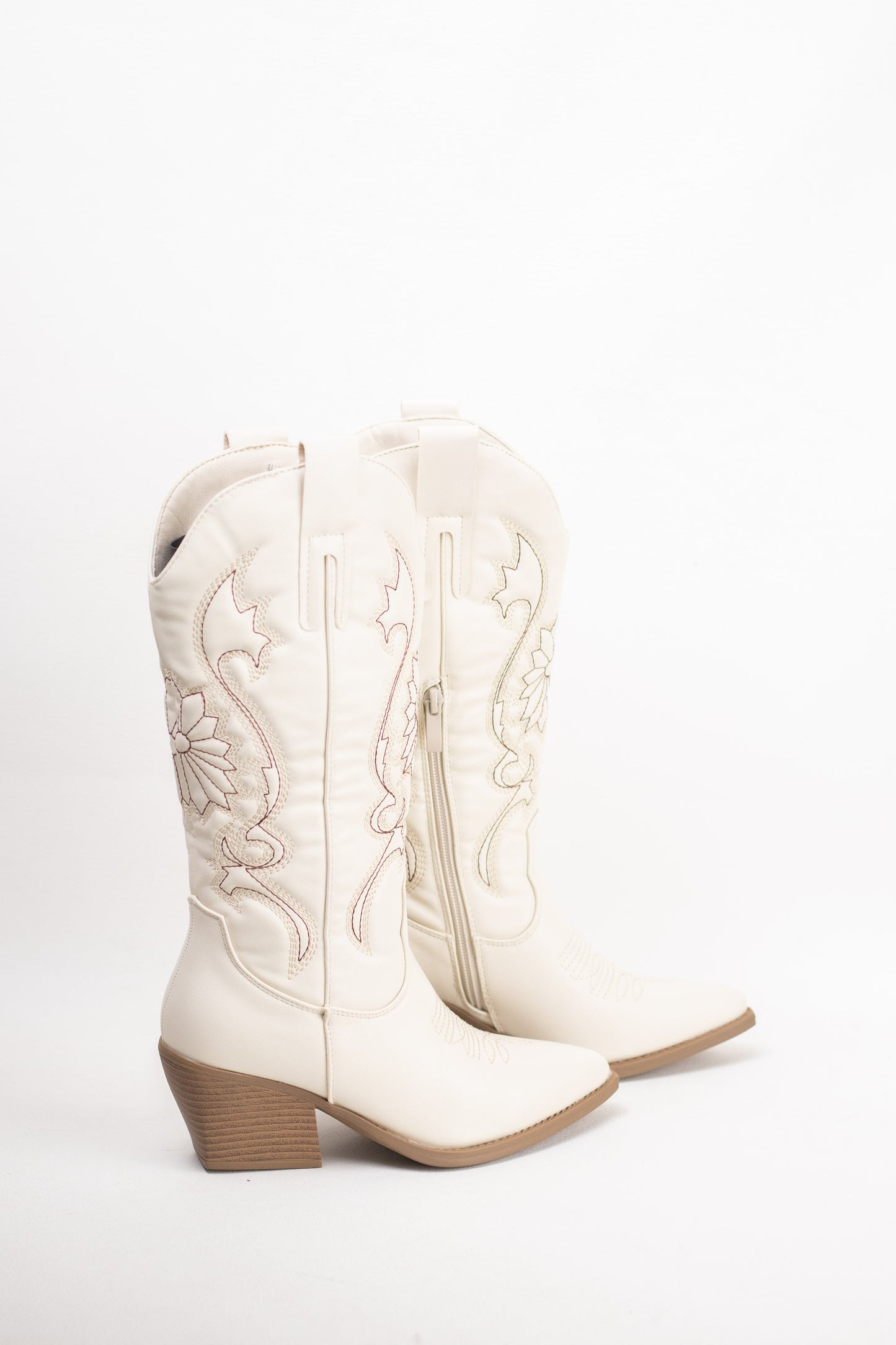 botas cowboy camperas con costuras en contraste con tacon gordo 2 Beige 39