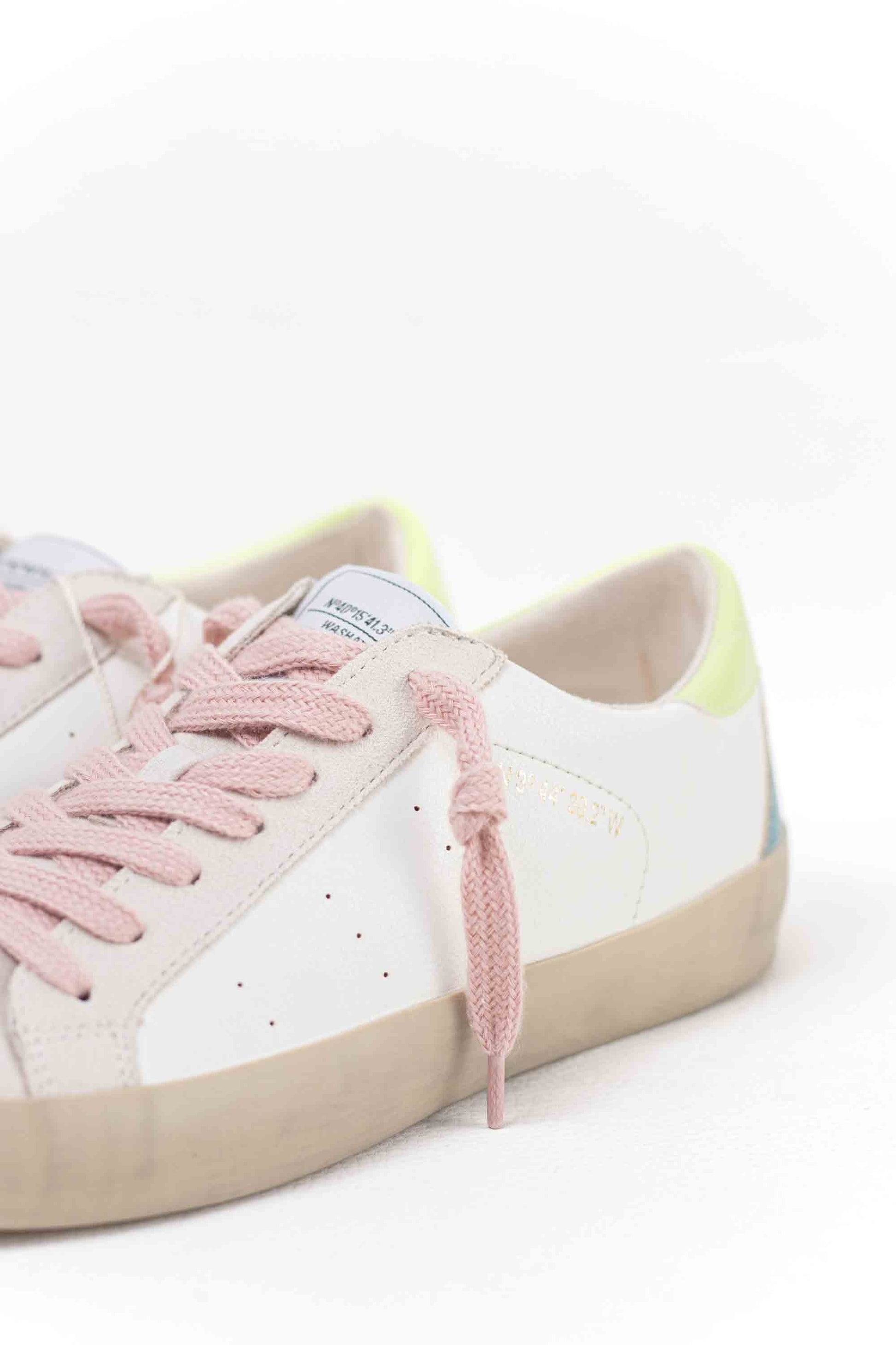 zapatilla deportiva estilo retro en combinacion de materiales Lima 39