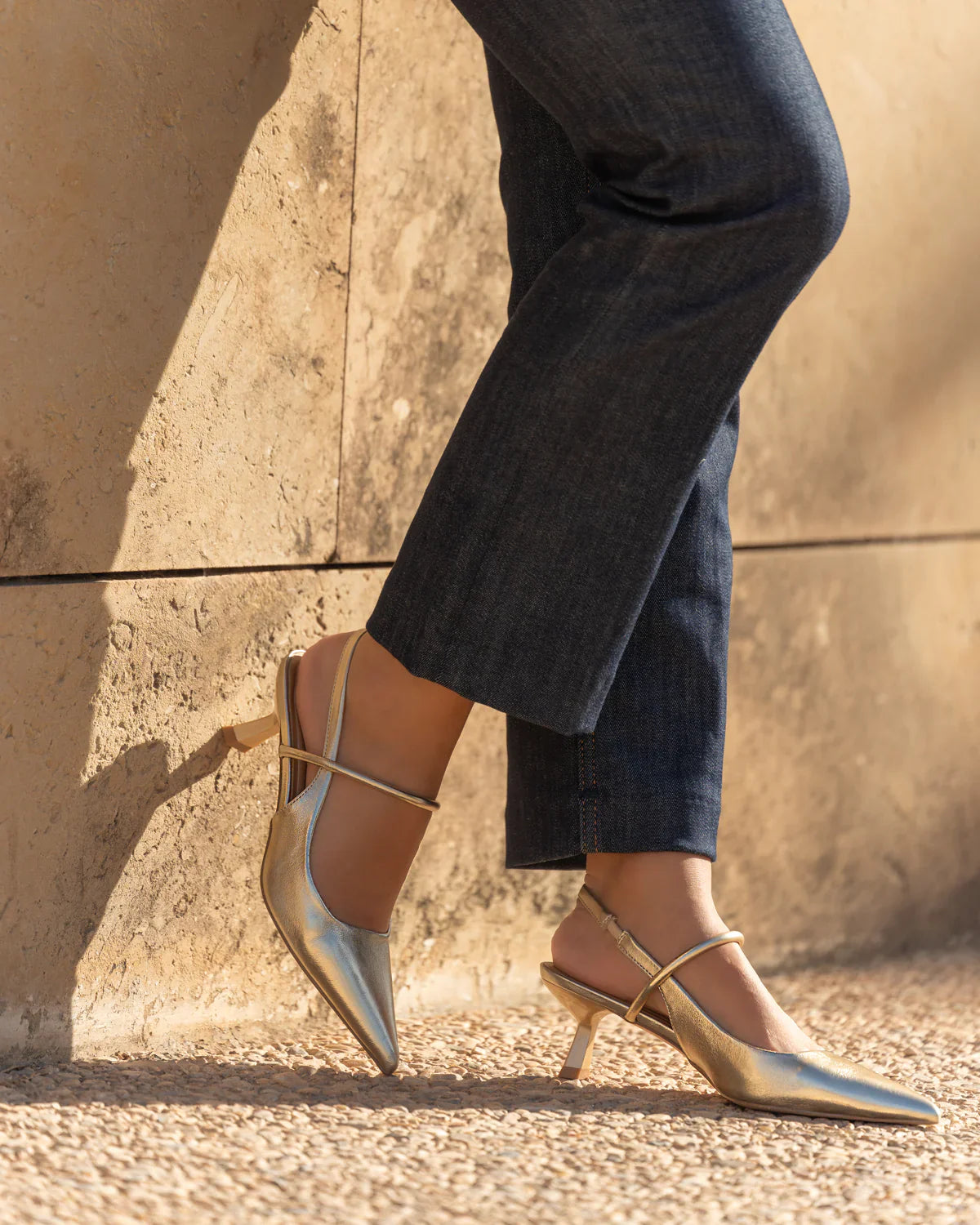 Zapatos de Tacón de Aguja con Tiras Cruzadas y Acabado Metalizado