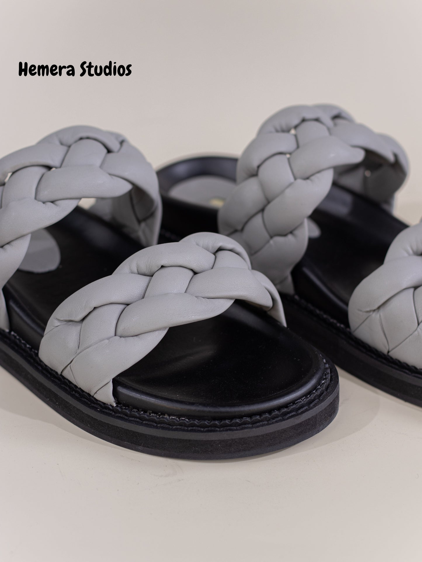 sandalias planas con tiras trenzadas y suela gruesa Azul grisáceo claro 39