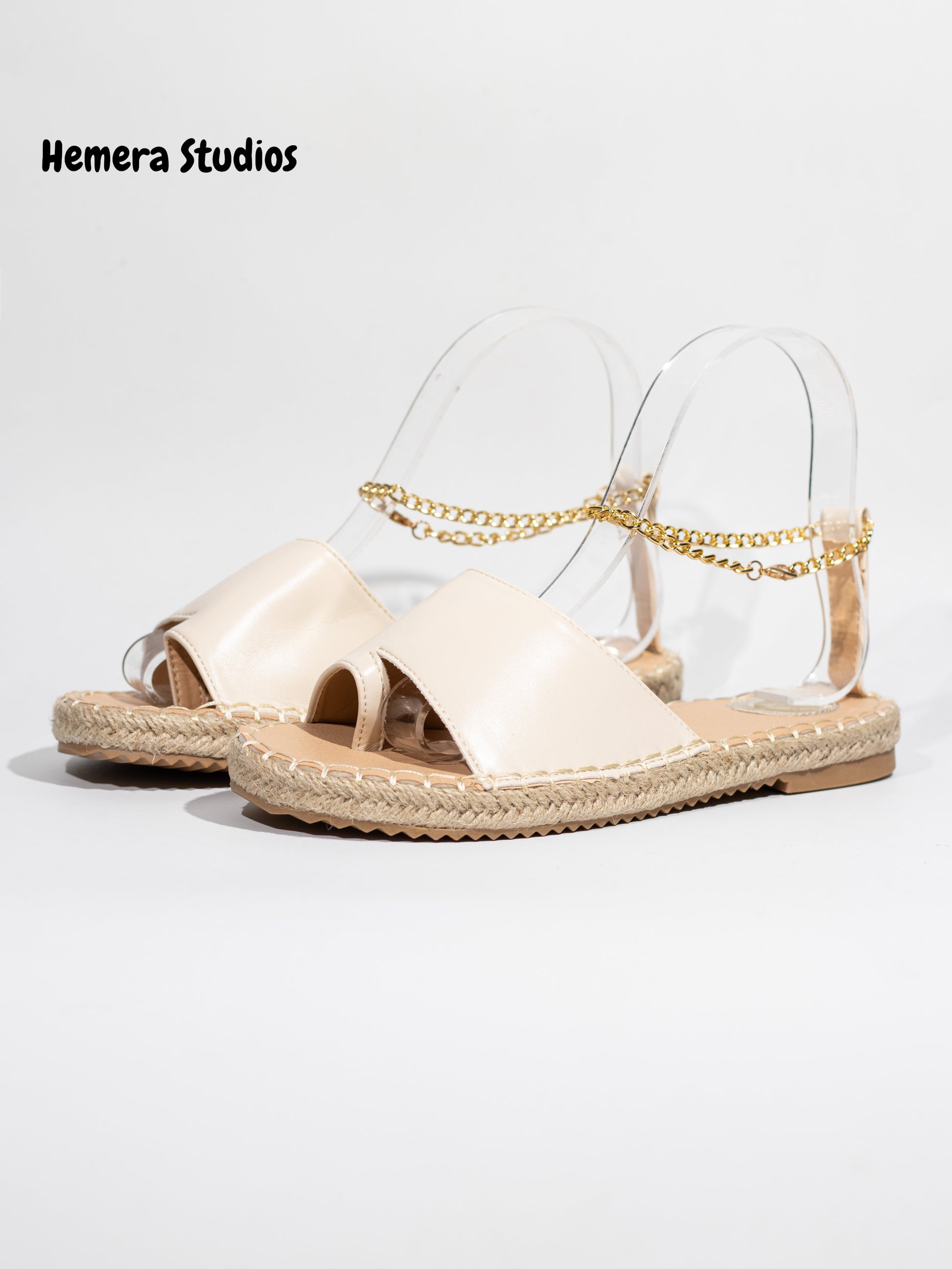 sandalias planas de esparto con tobillera de cadena en dorado Camel 38