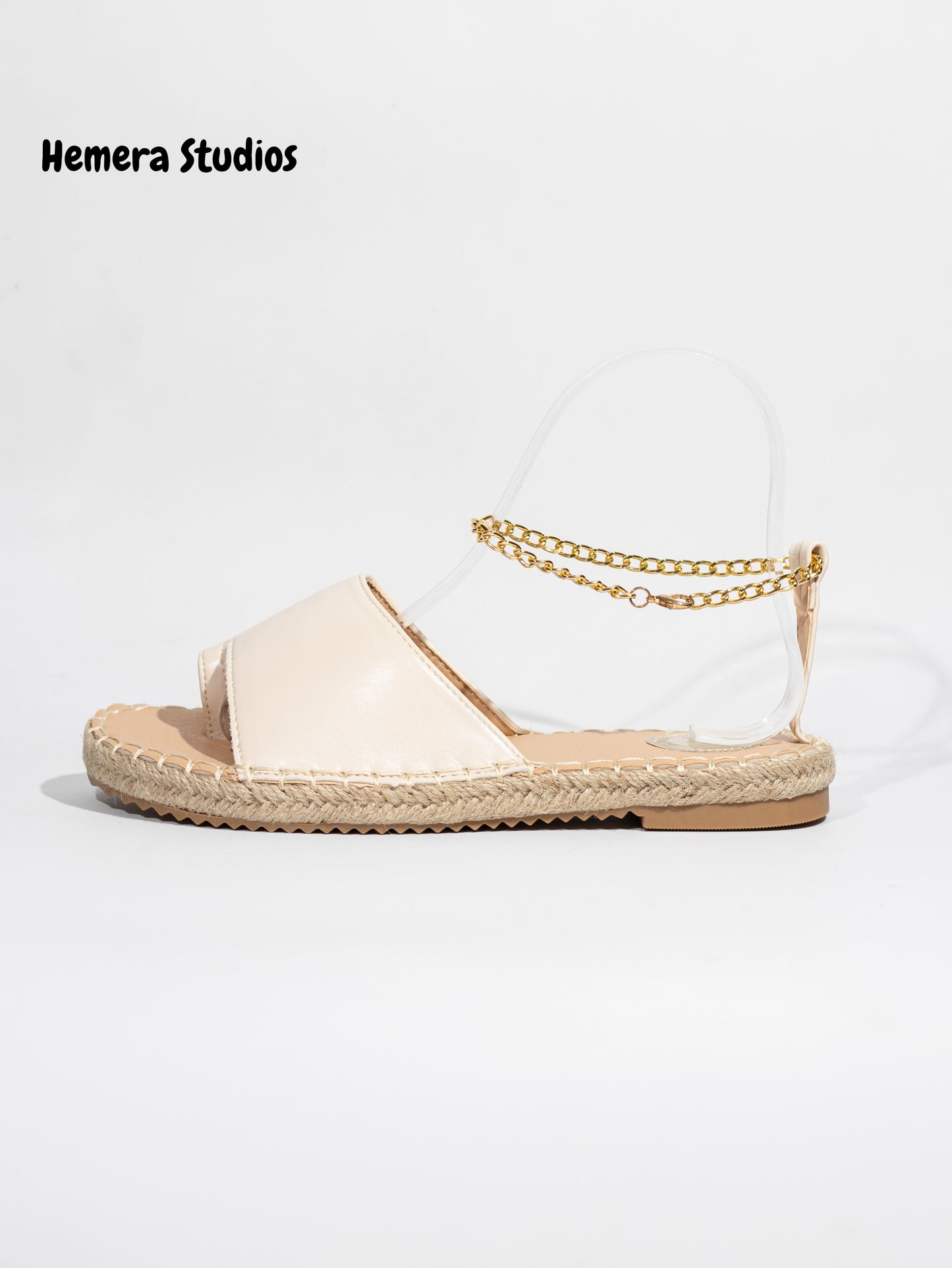 sandalias planas de esparto con tobillera de cadena en dorado Camel 40