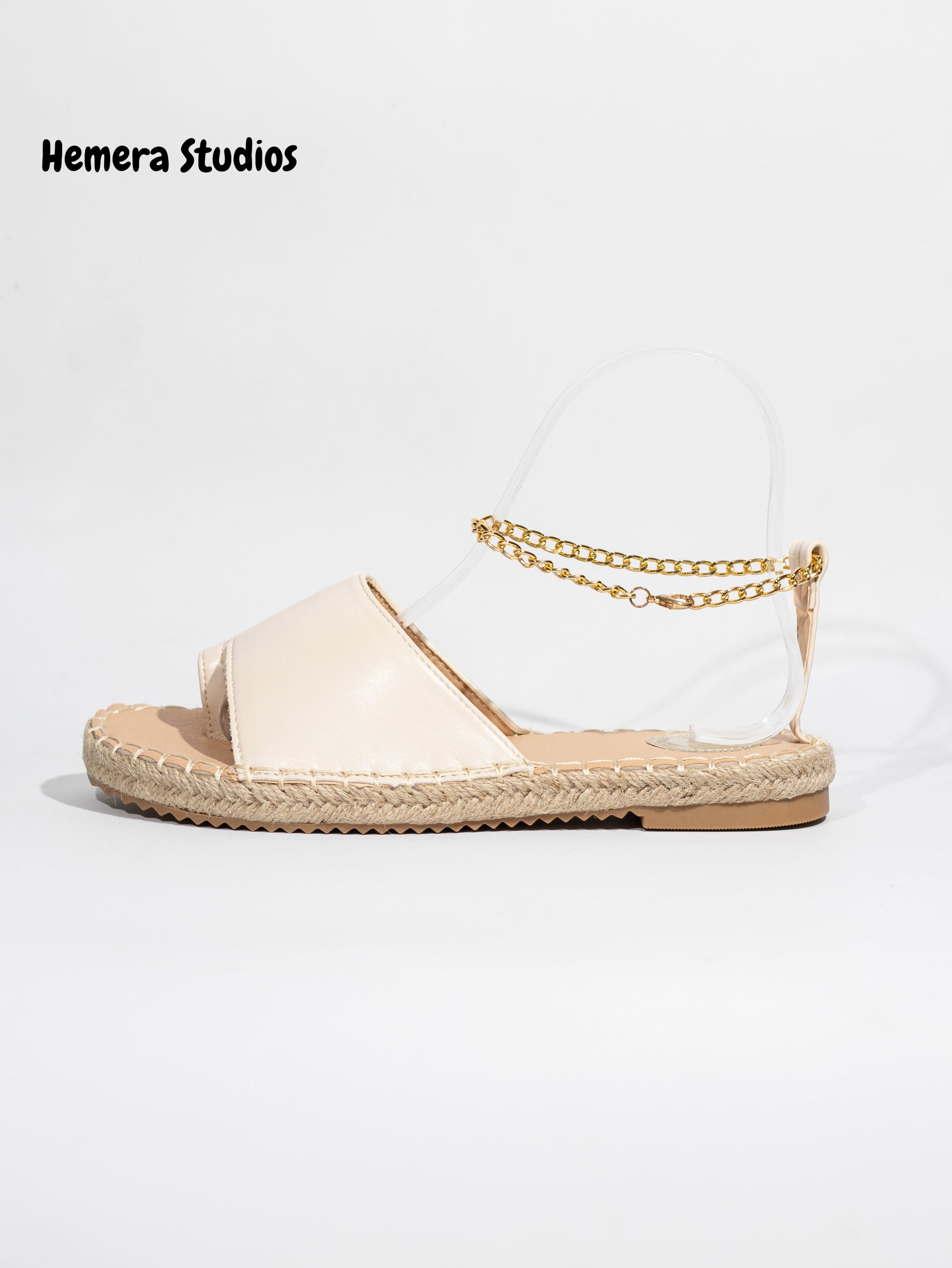 sandalias planas de esparto con tobillera de cadena en dorado Camel 40