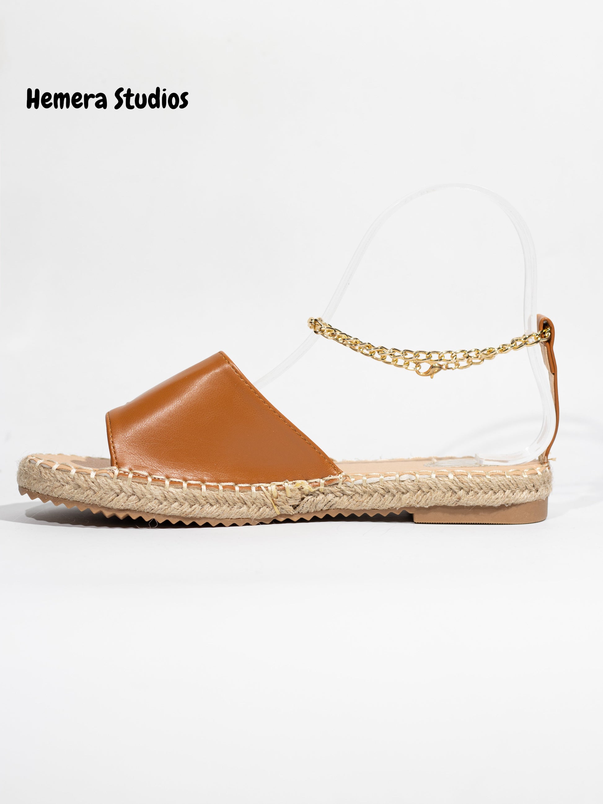 sandalias planas de esparto con tobillera de cadena en dorado Camel 37