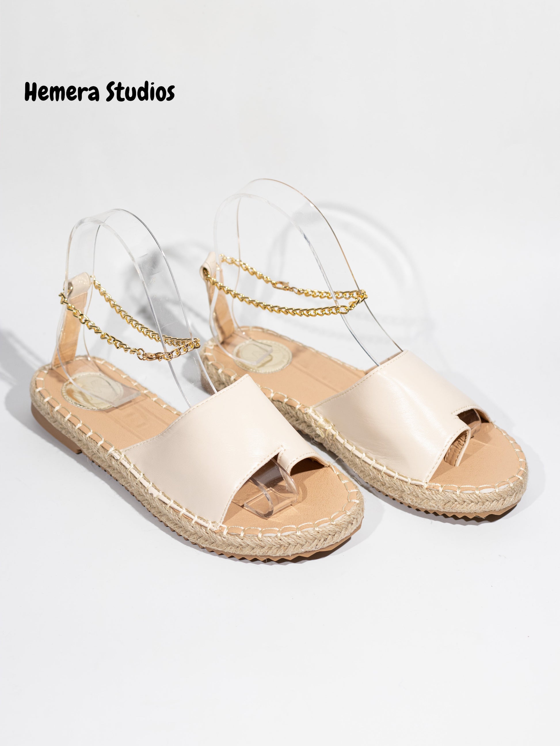 sandalias planas de esparto con tobillera de cadena en dorado Camel 39